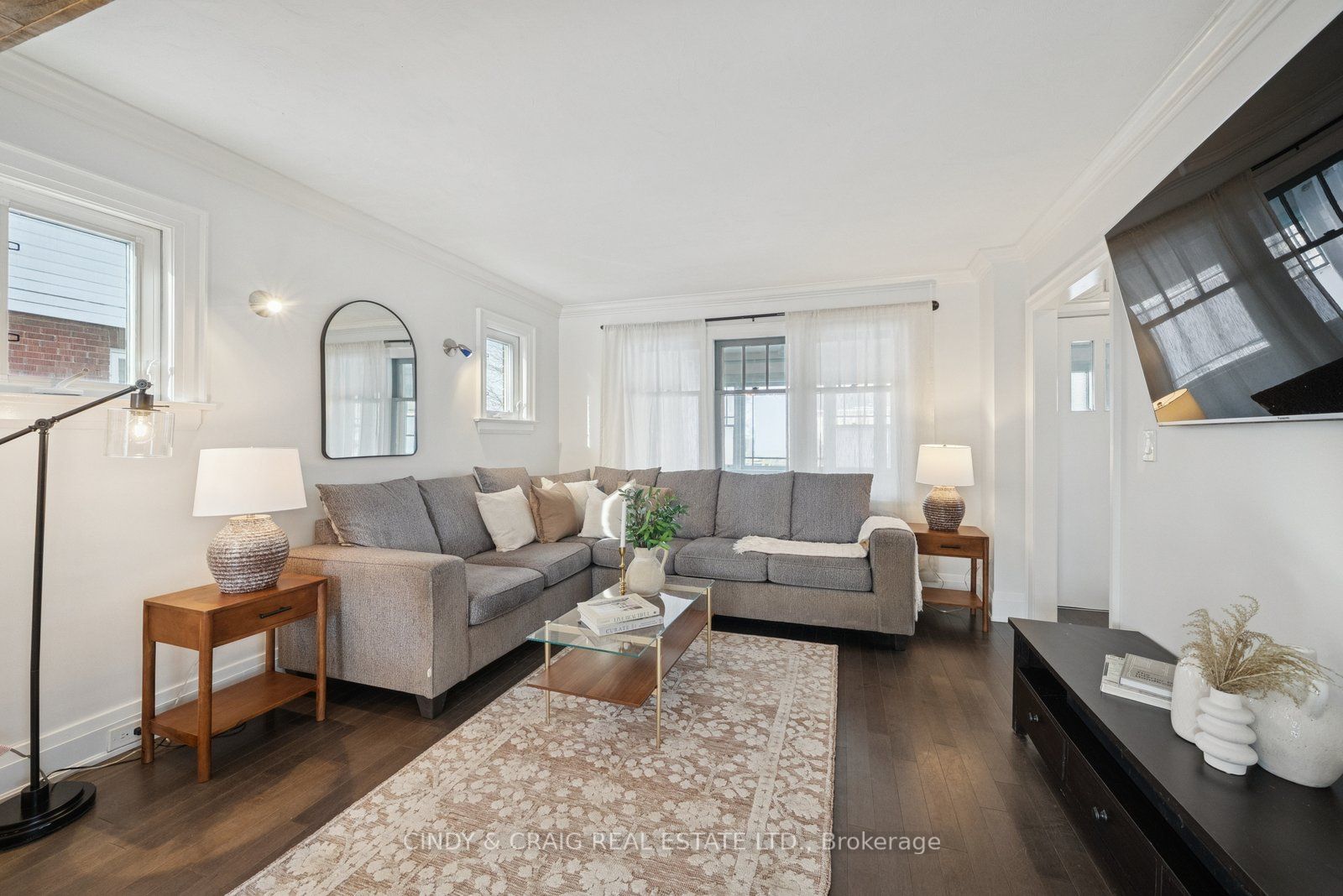 313 Colborne Street E