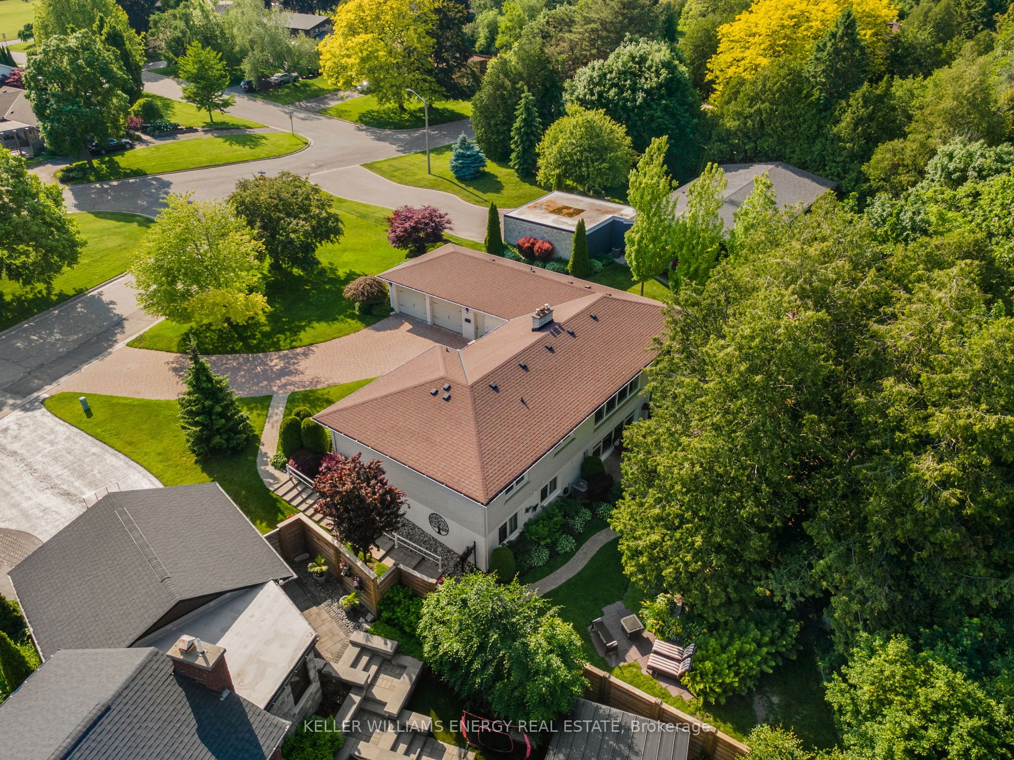 833 Glenmanor Drive