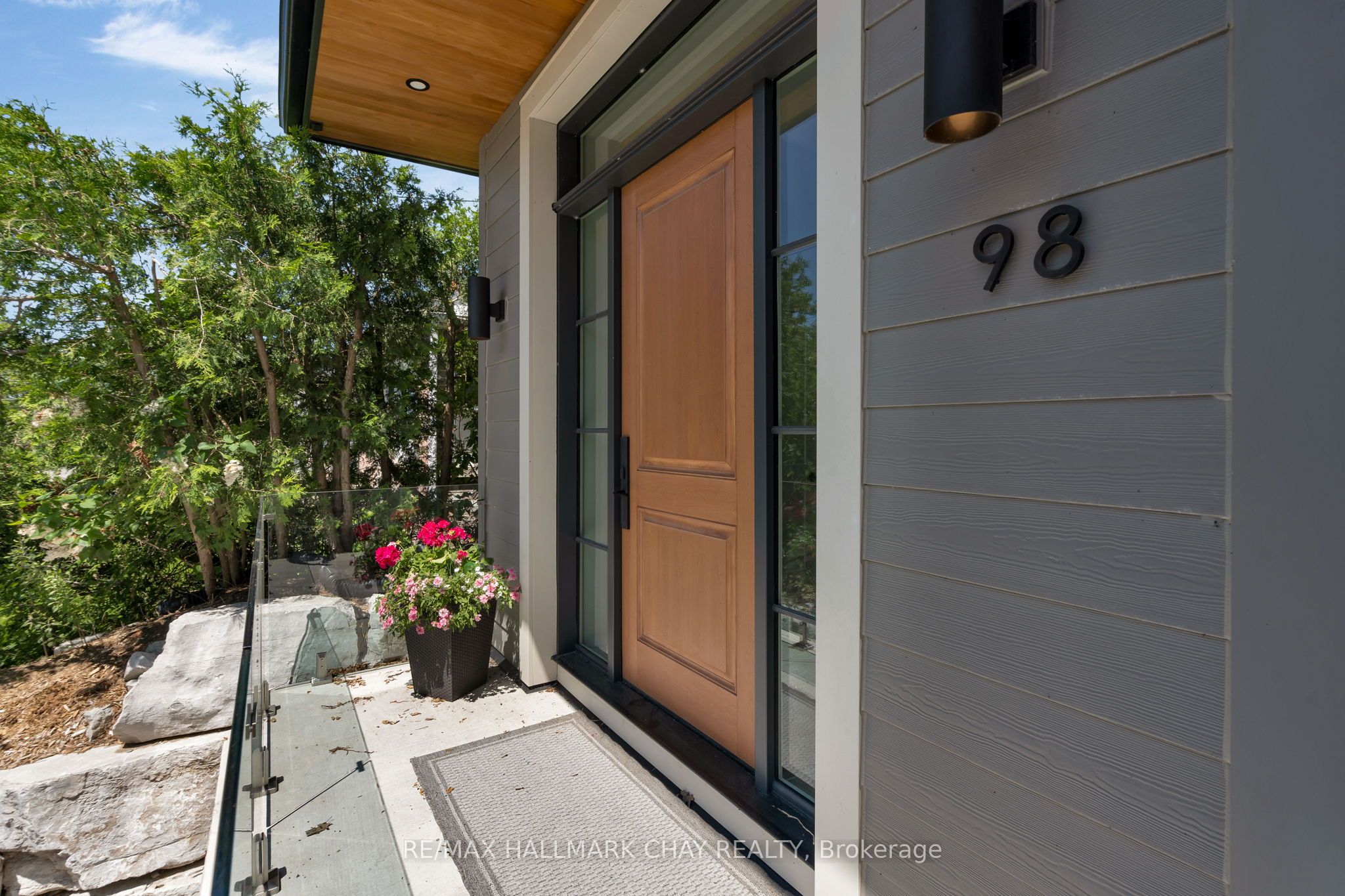 98 Shanty Bay Road