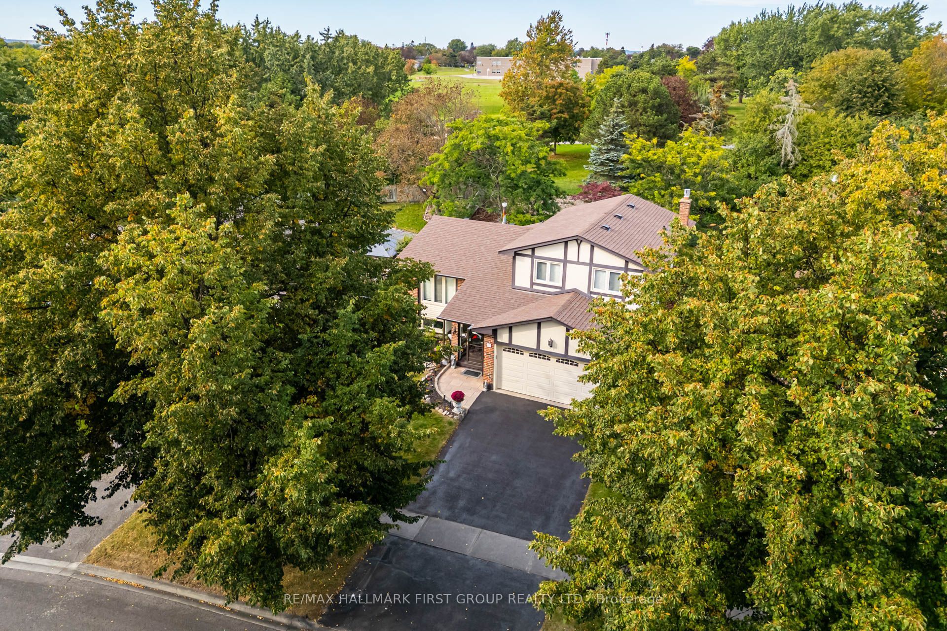 33 Anstead Crescent