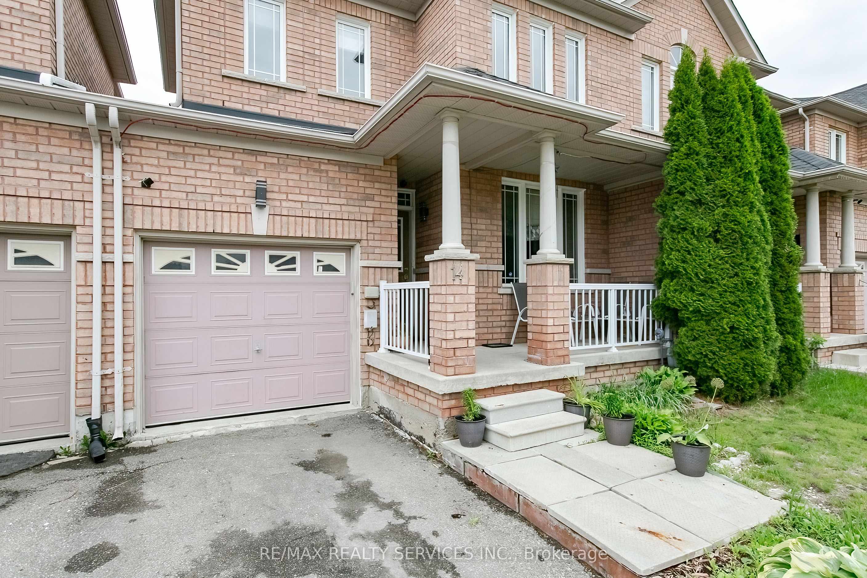 14 Eaglefield Gate