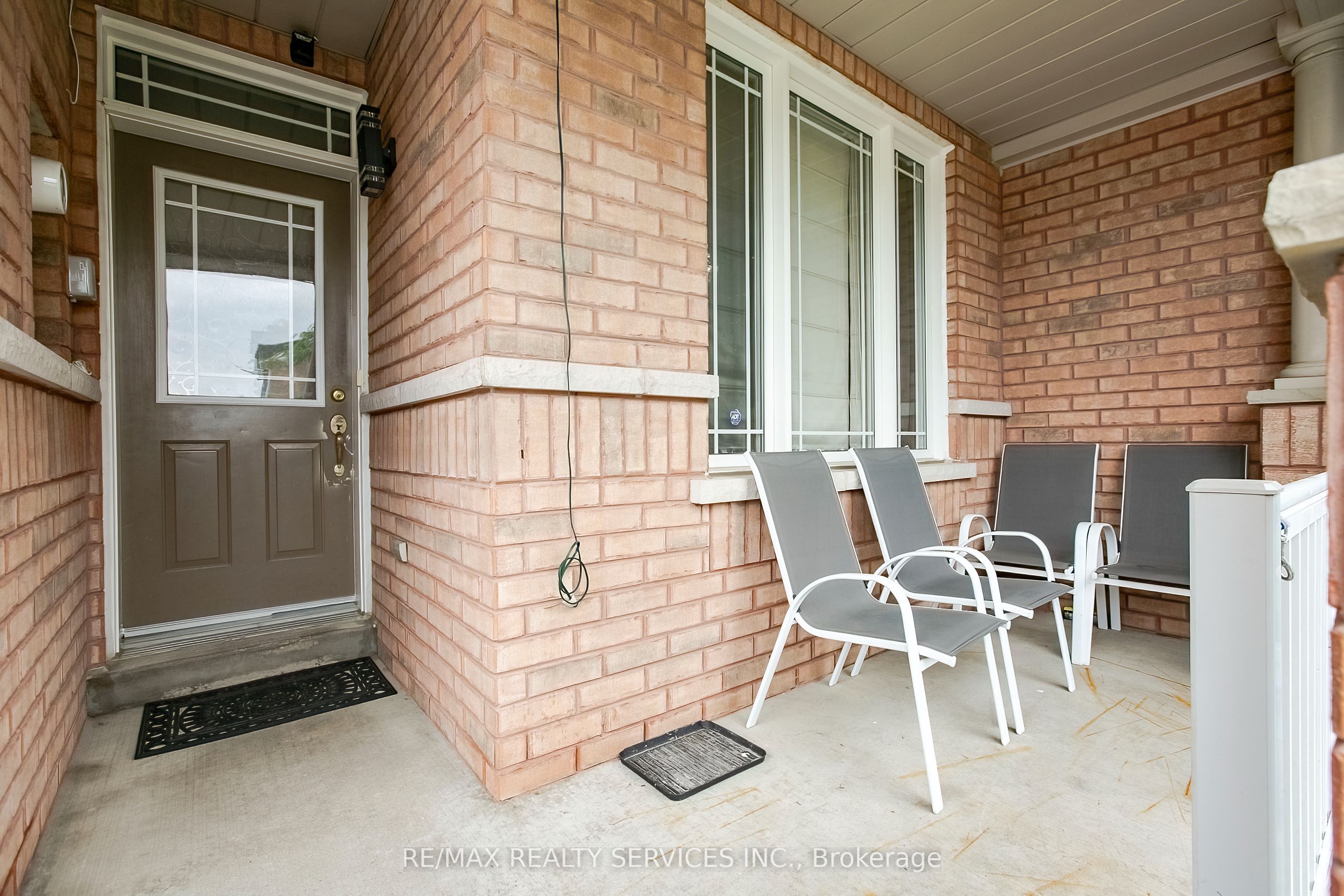 14 Eaglefield Gate