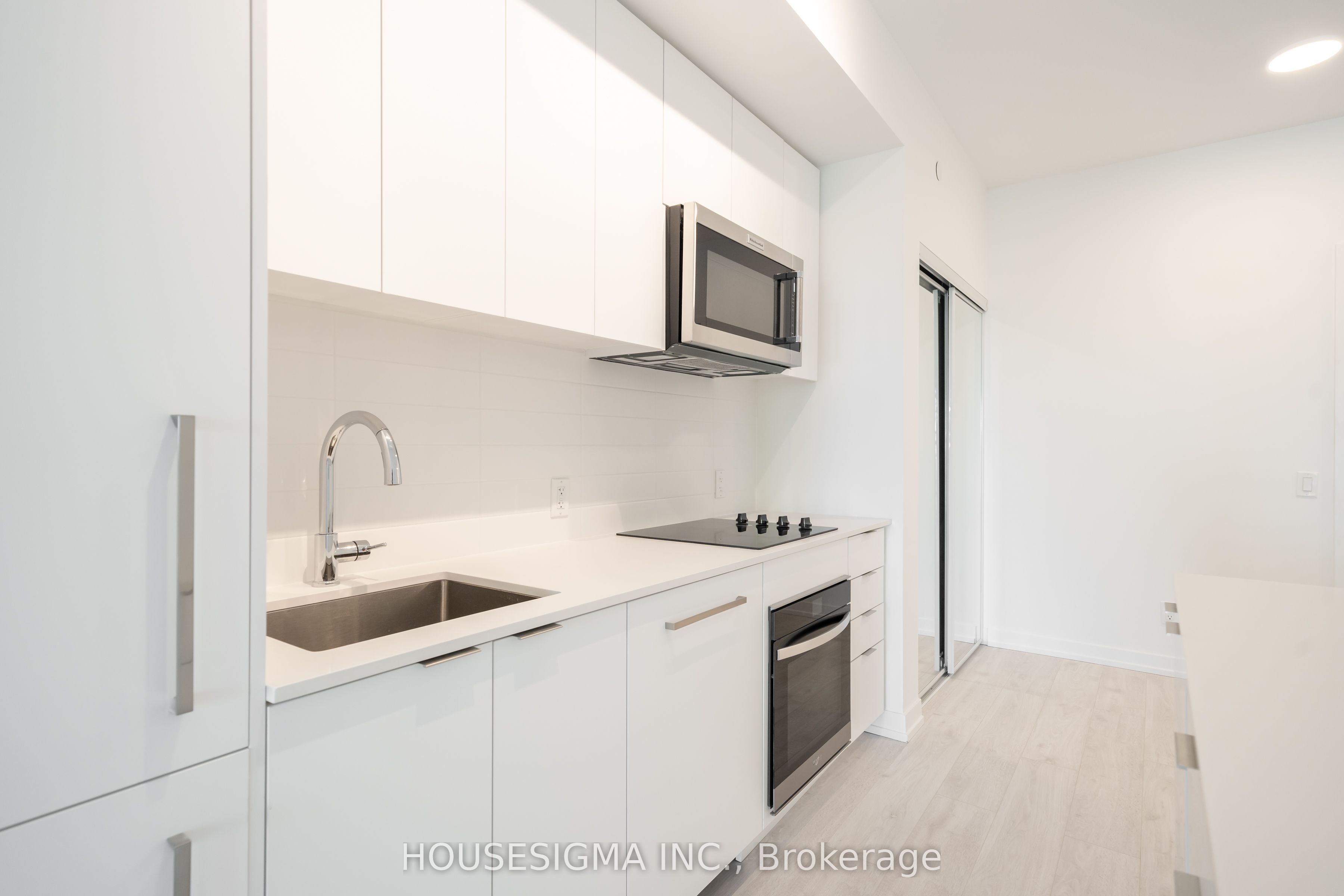 181 Sheppard Avenue E 703