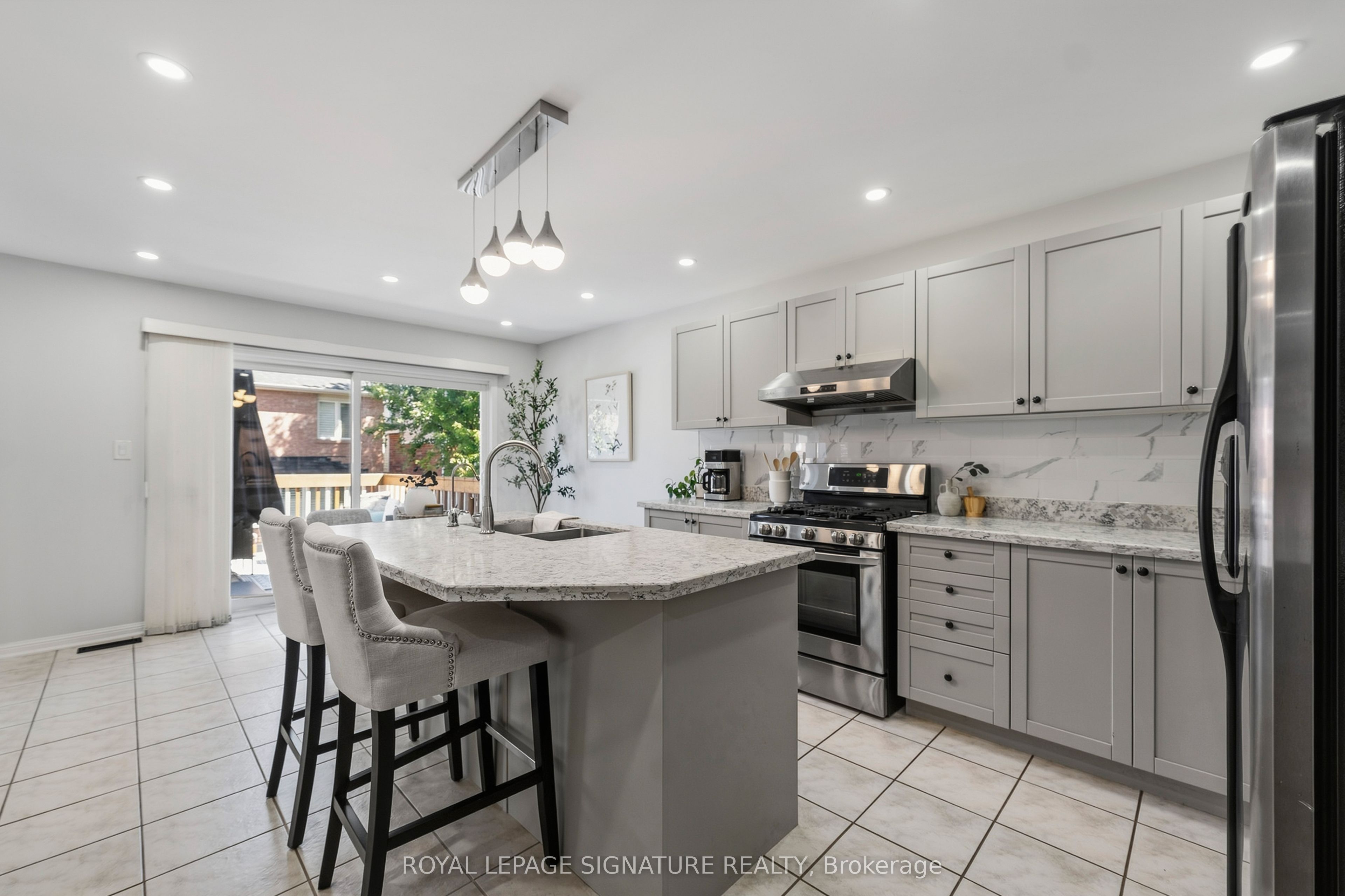 3195 Munson Crescent