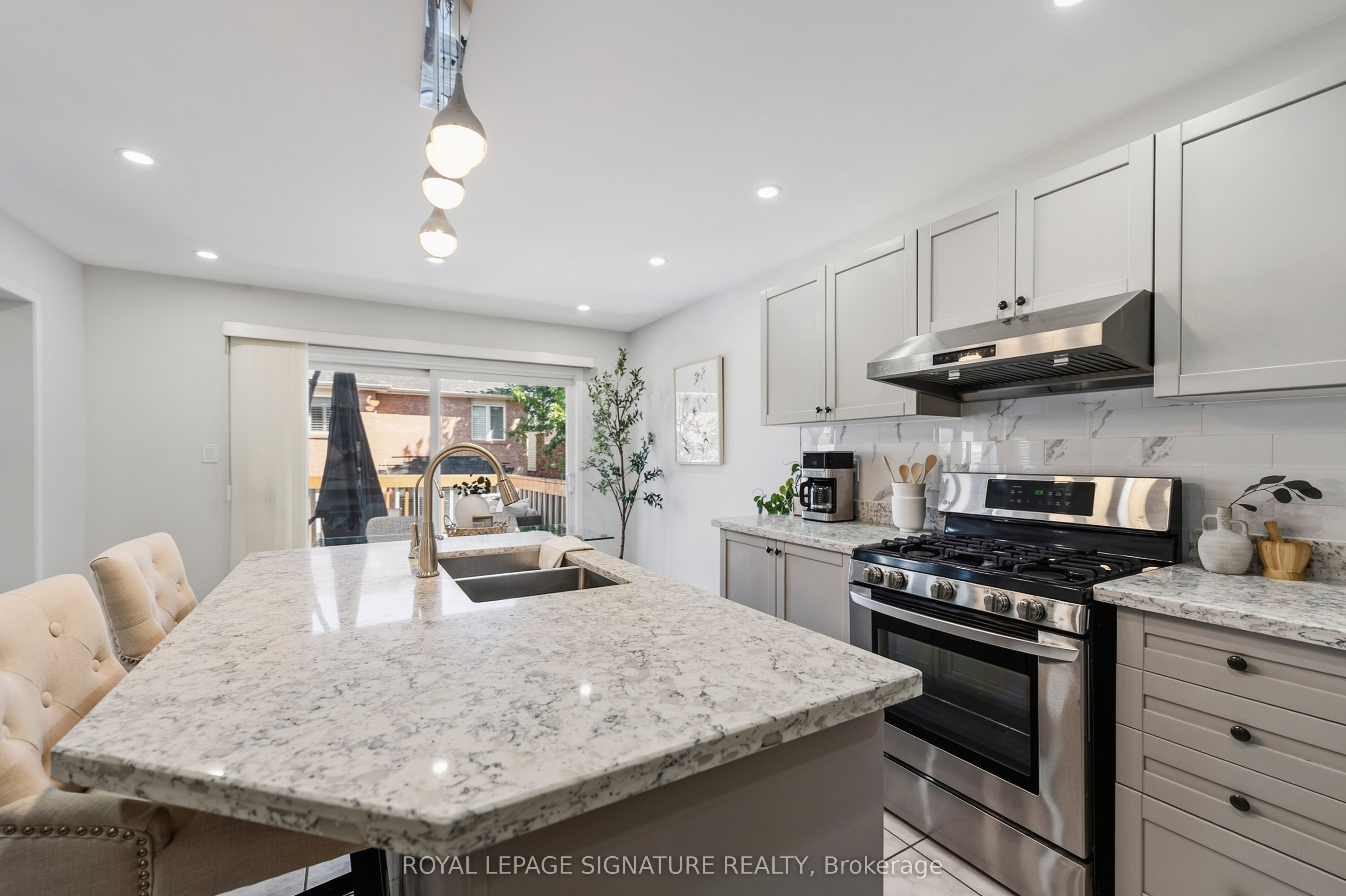 3195 Munson Crescent