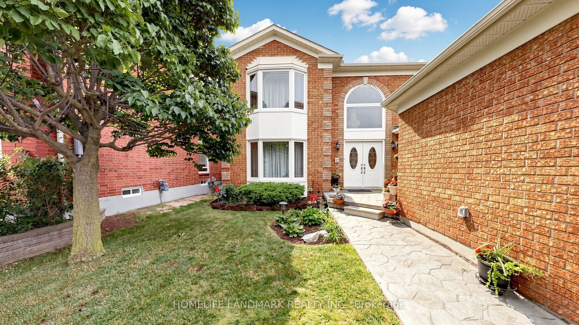 2590 Ambercroft Trail