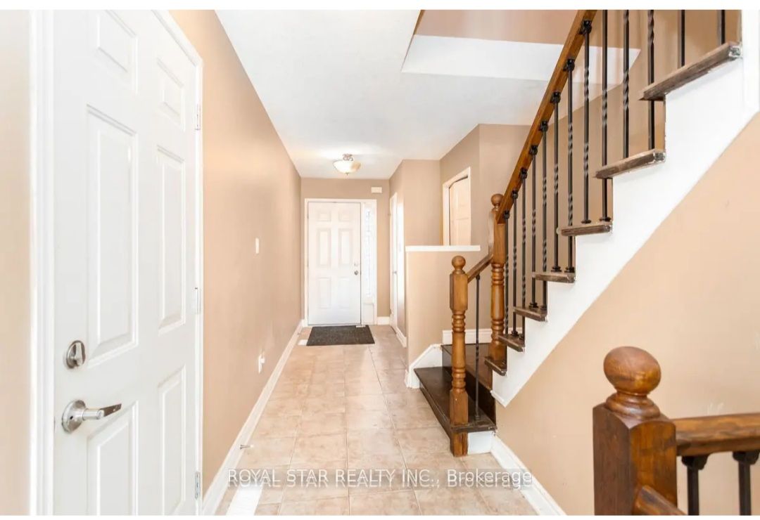 86 Meadowwood Crescent