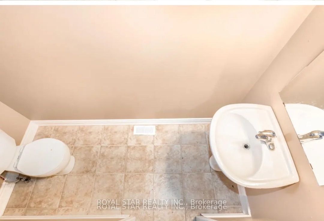 86 Meadowwood Crescent