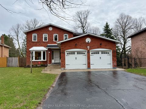 19 Lacey Court W Aurora ON L4G 5G3