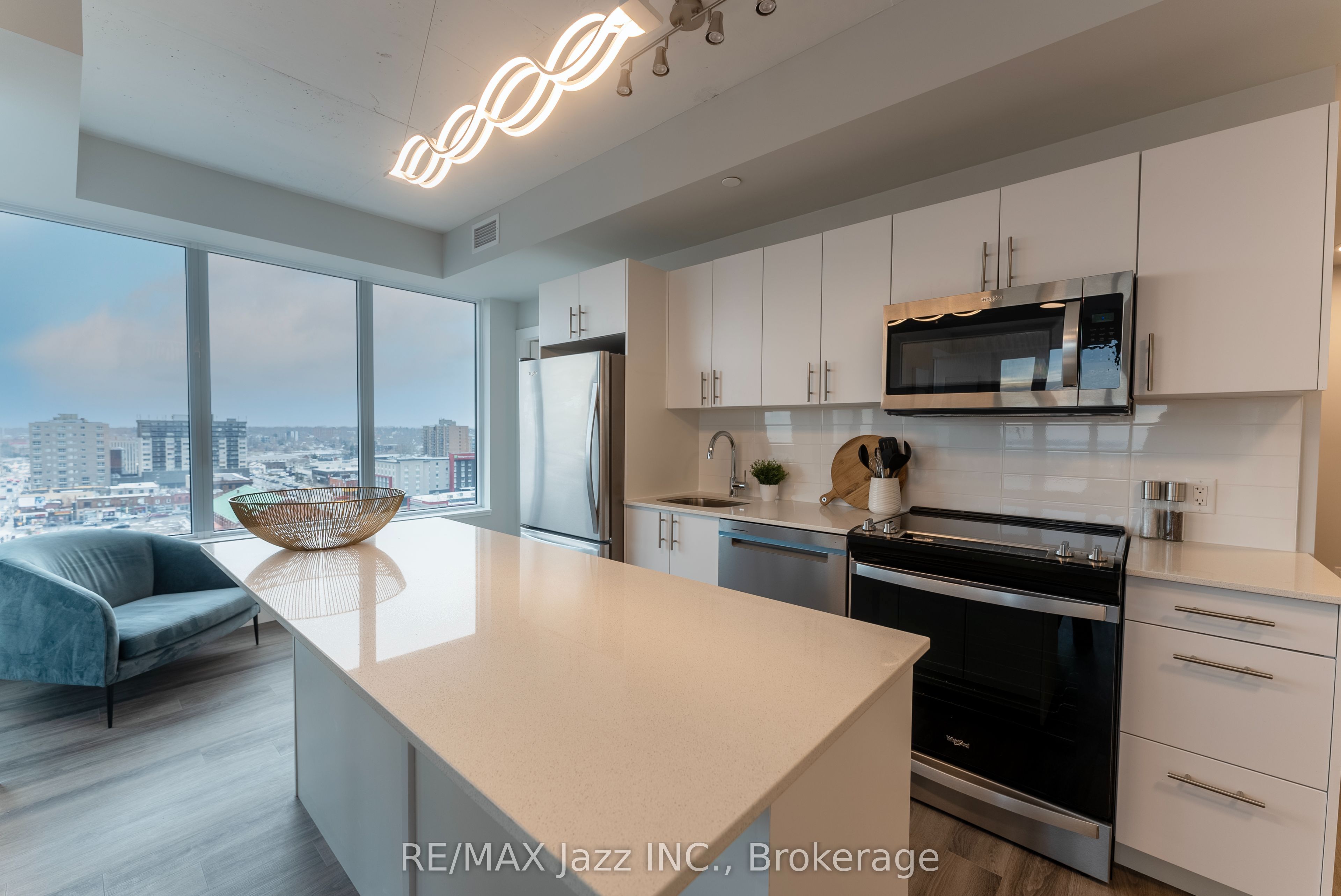 80 Bond Street E 1508