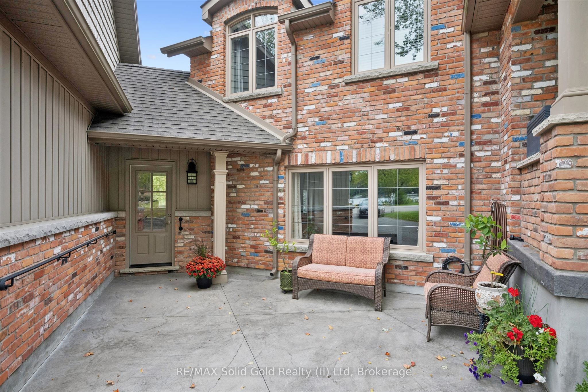 2073 Maplewood Road