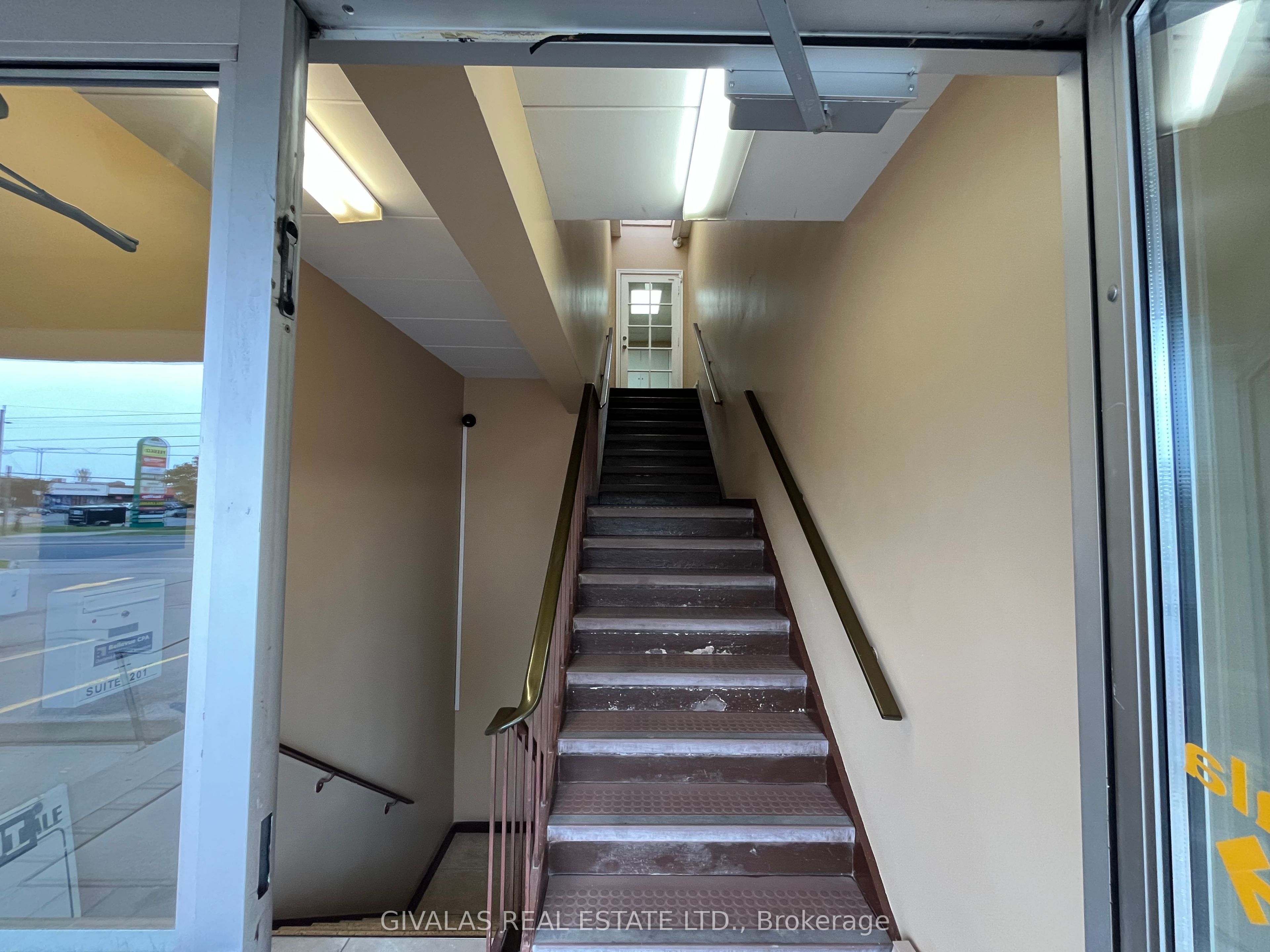1818 Dundas Street E 203