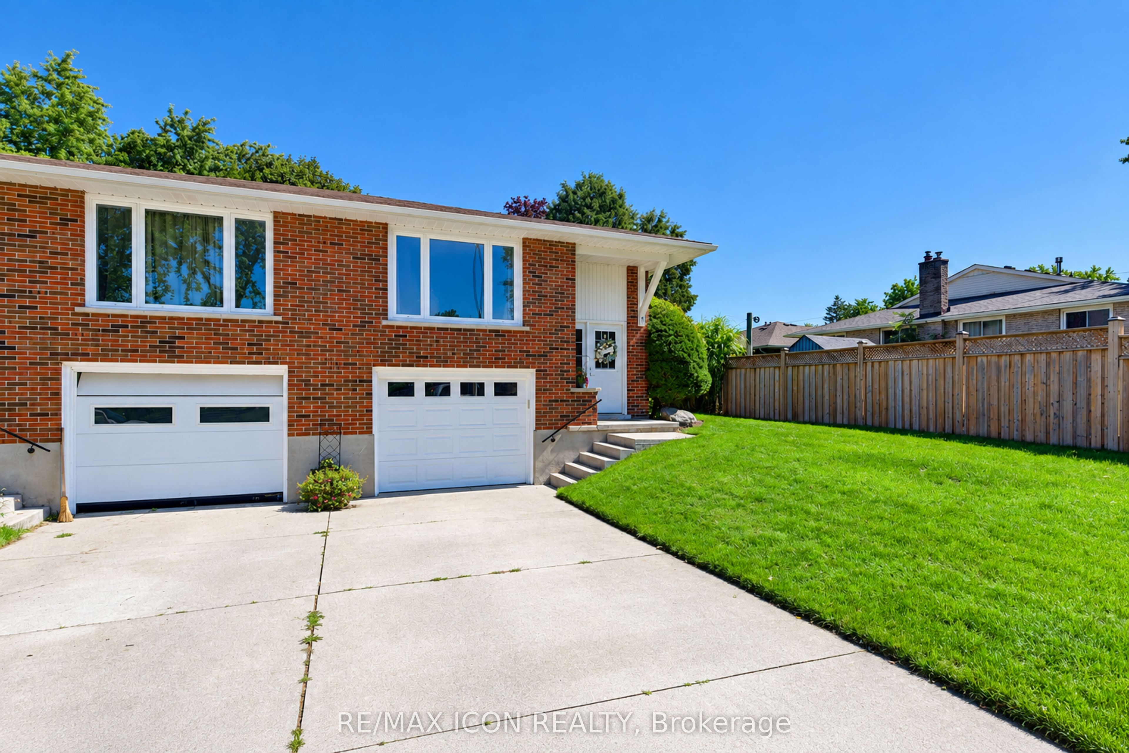 31 Grosbeak Road
