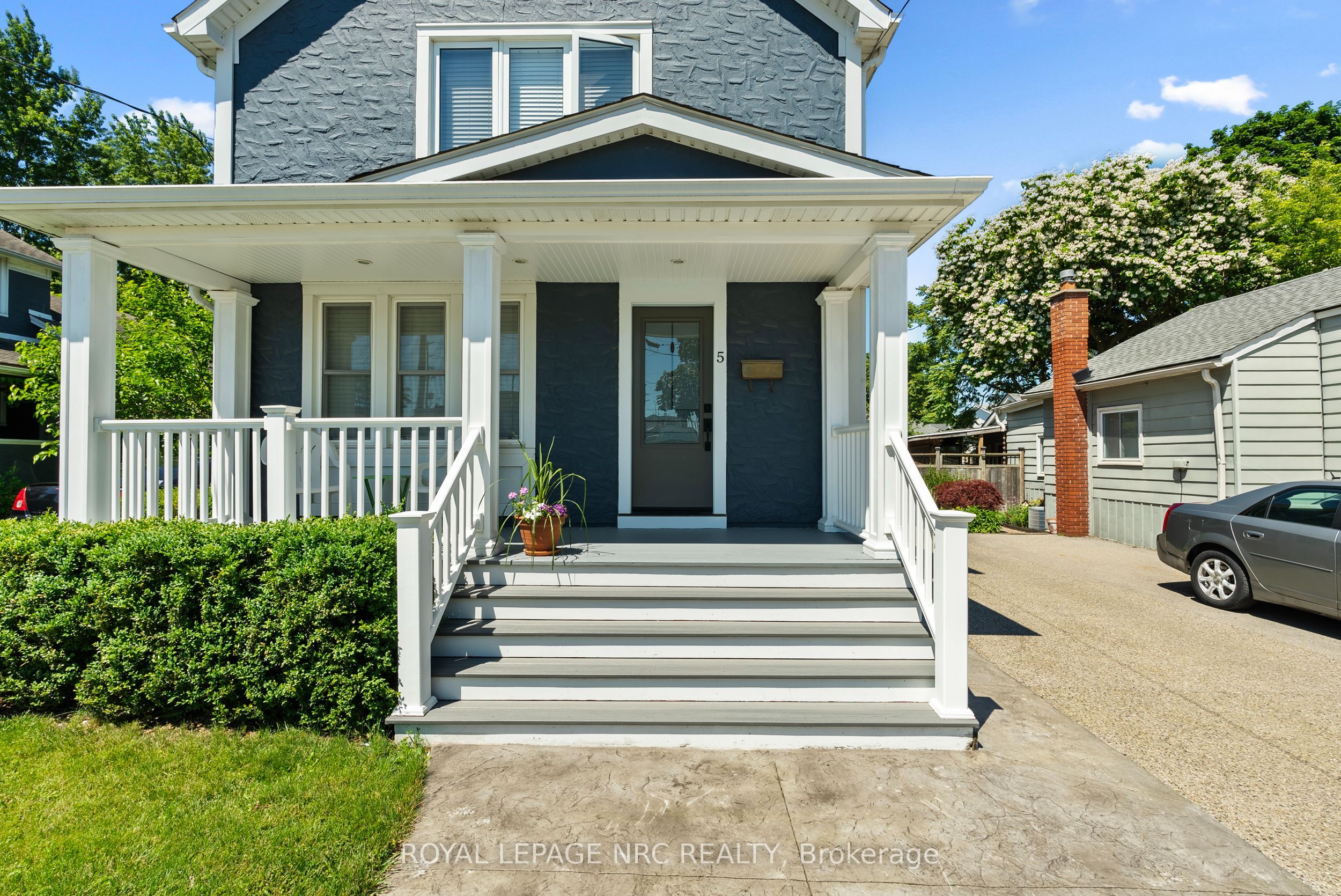5 Greenlaw Place