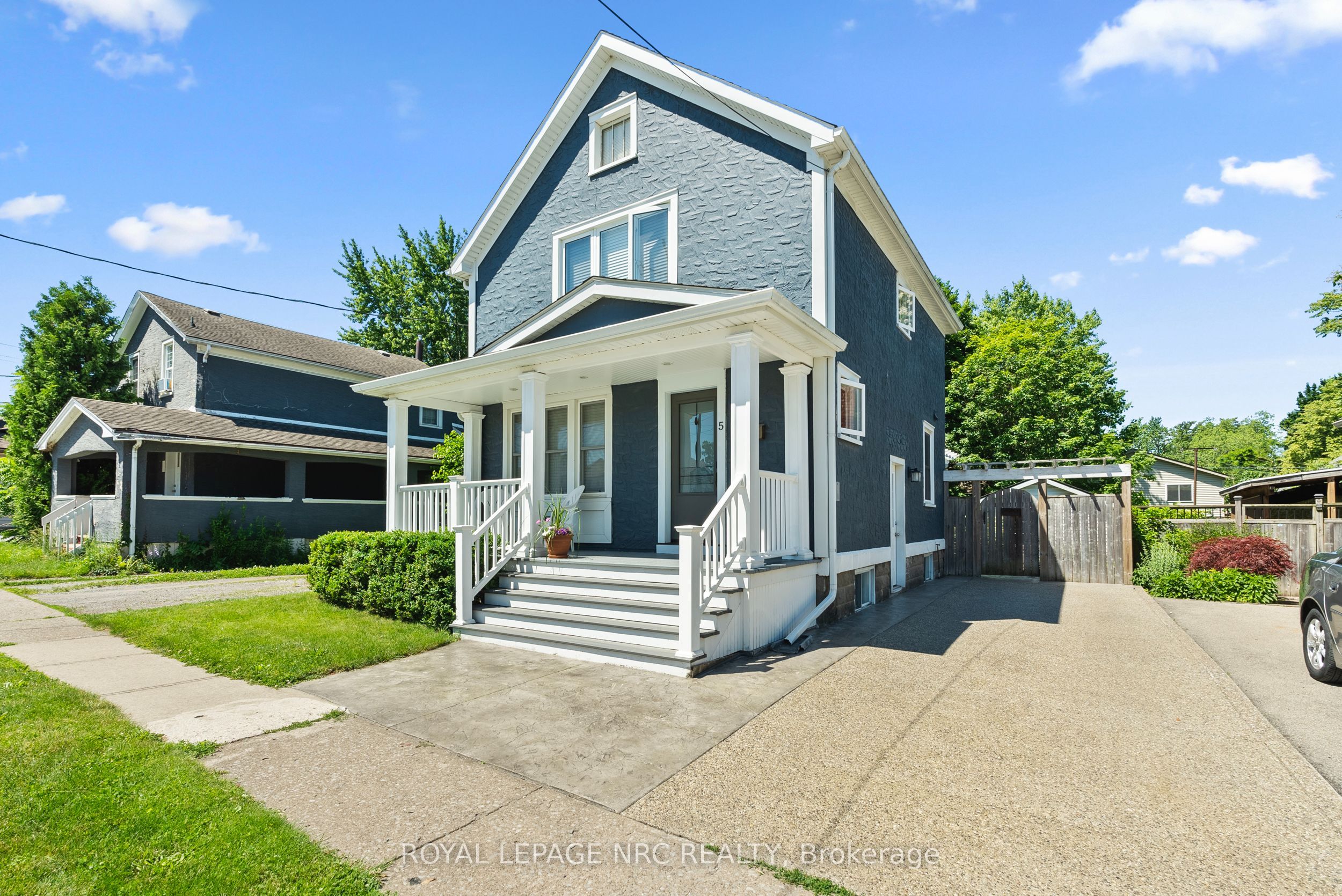 5 Greenlaw Place