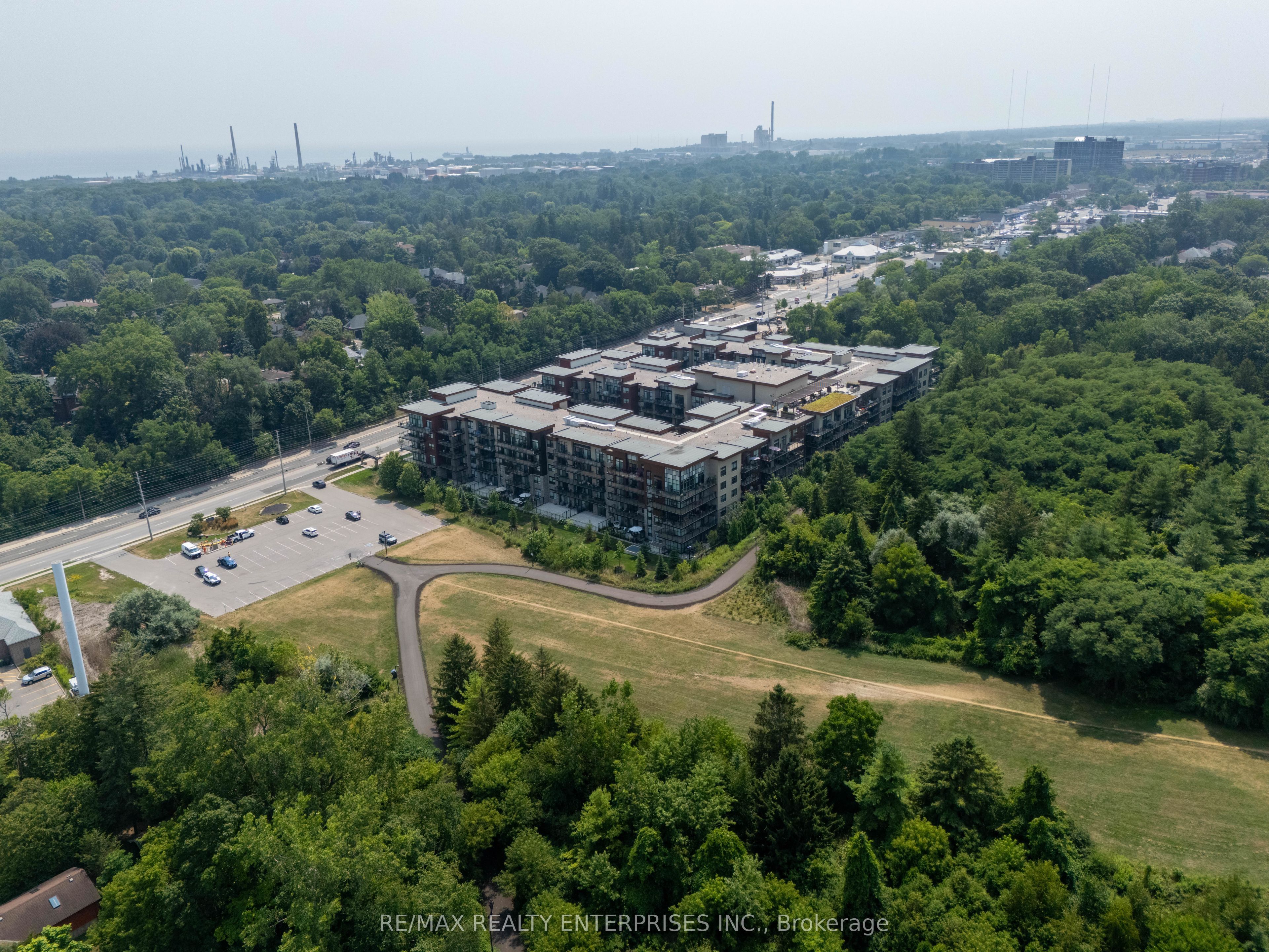 1575 Lakeshore Road W GR17