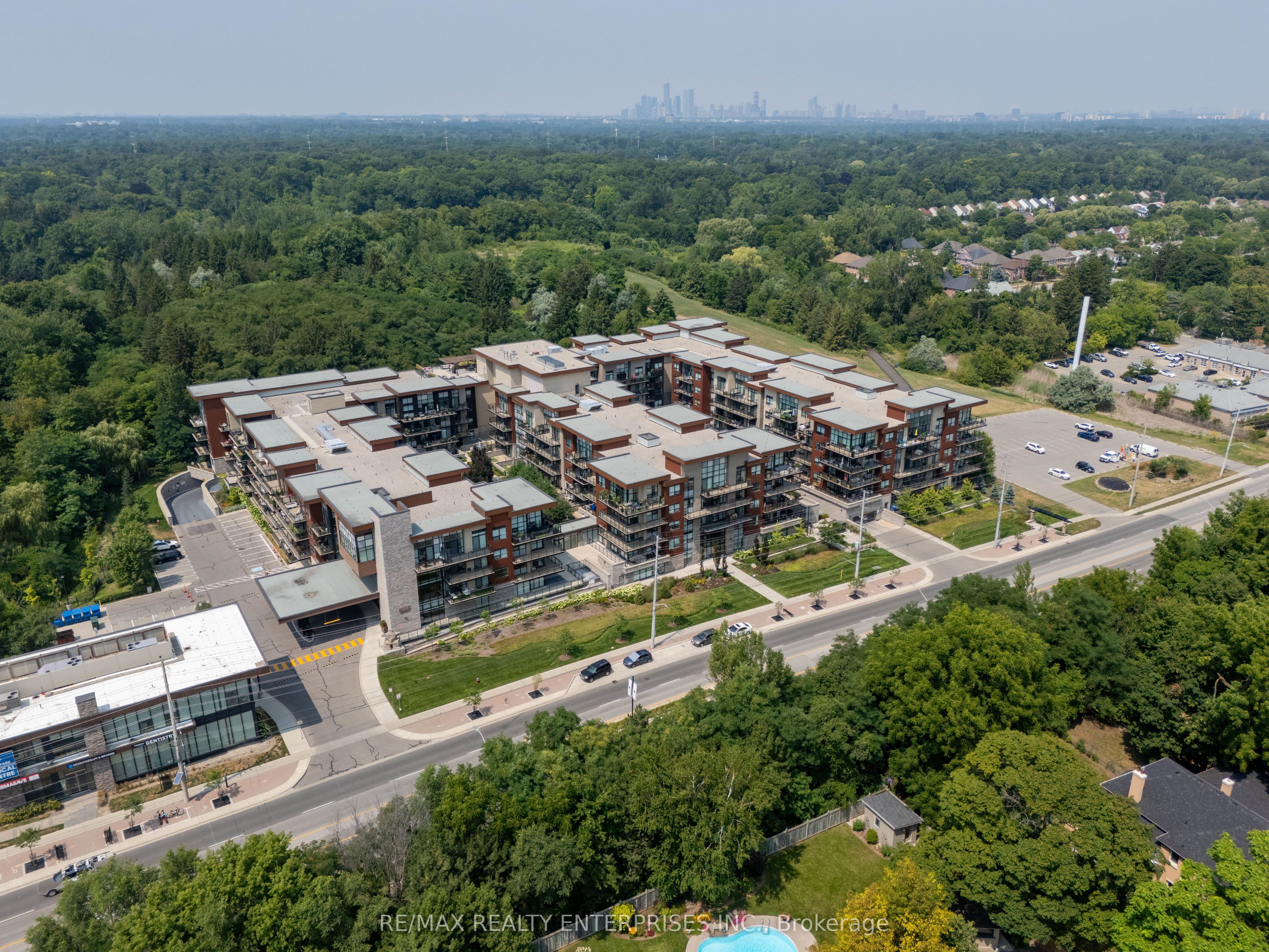 1575 Lakeshore Road W GR17