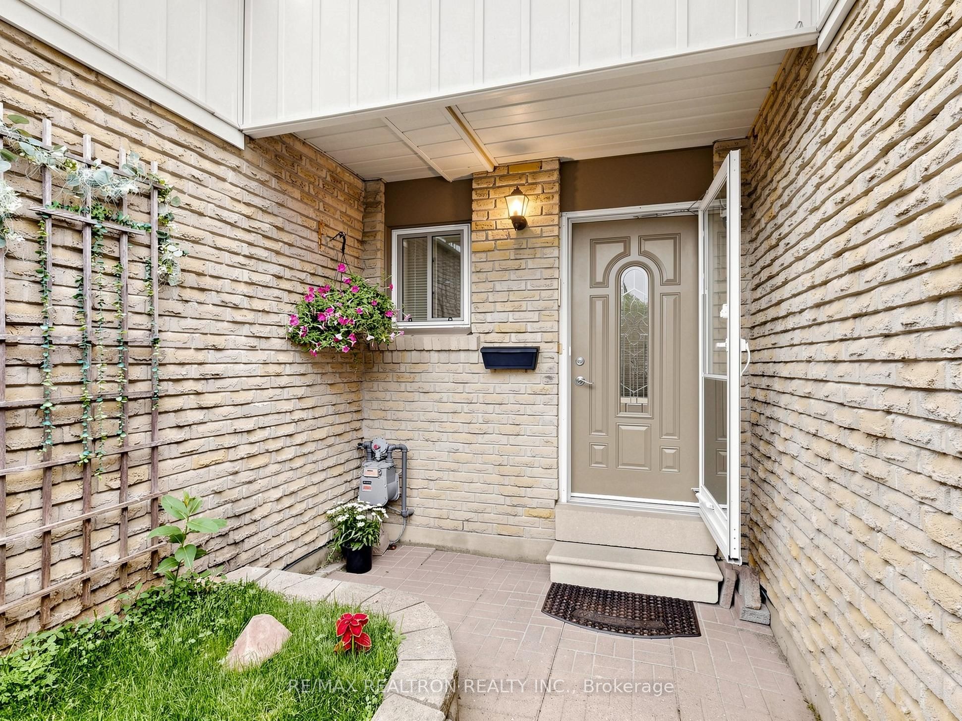 12 Robin Court