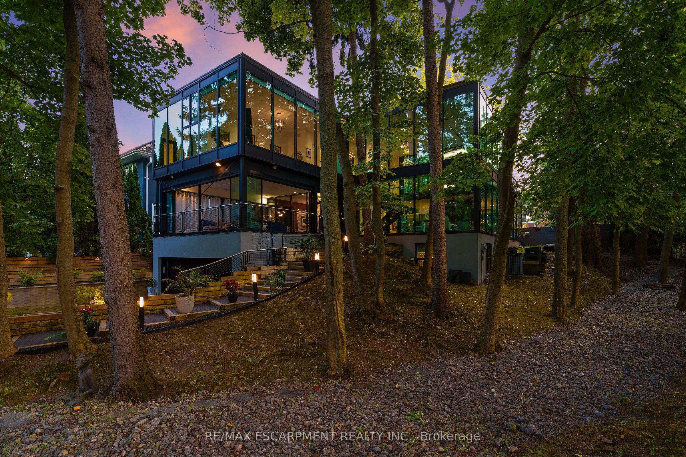 54 RAYMAR Place