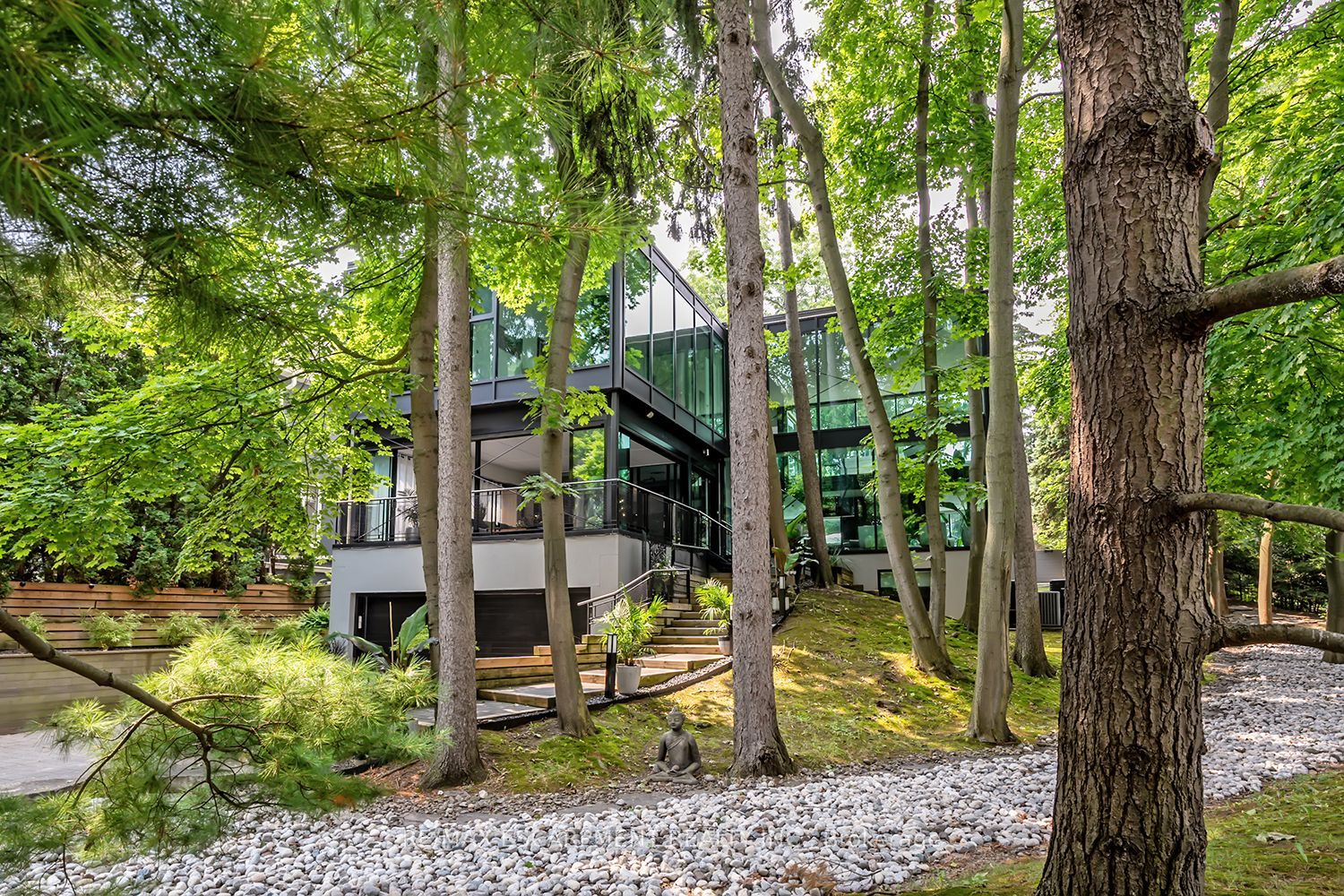 54 RAYMAR Place