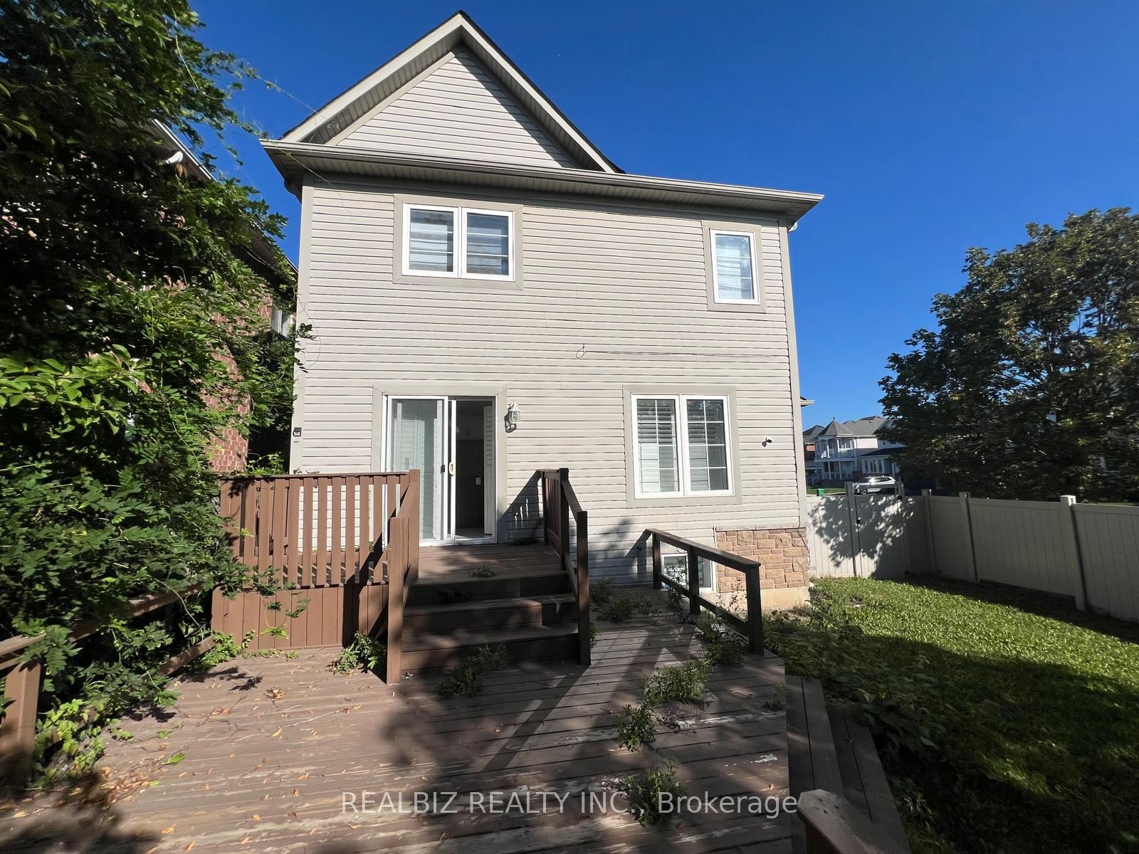2 Bramoak Crescent