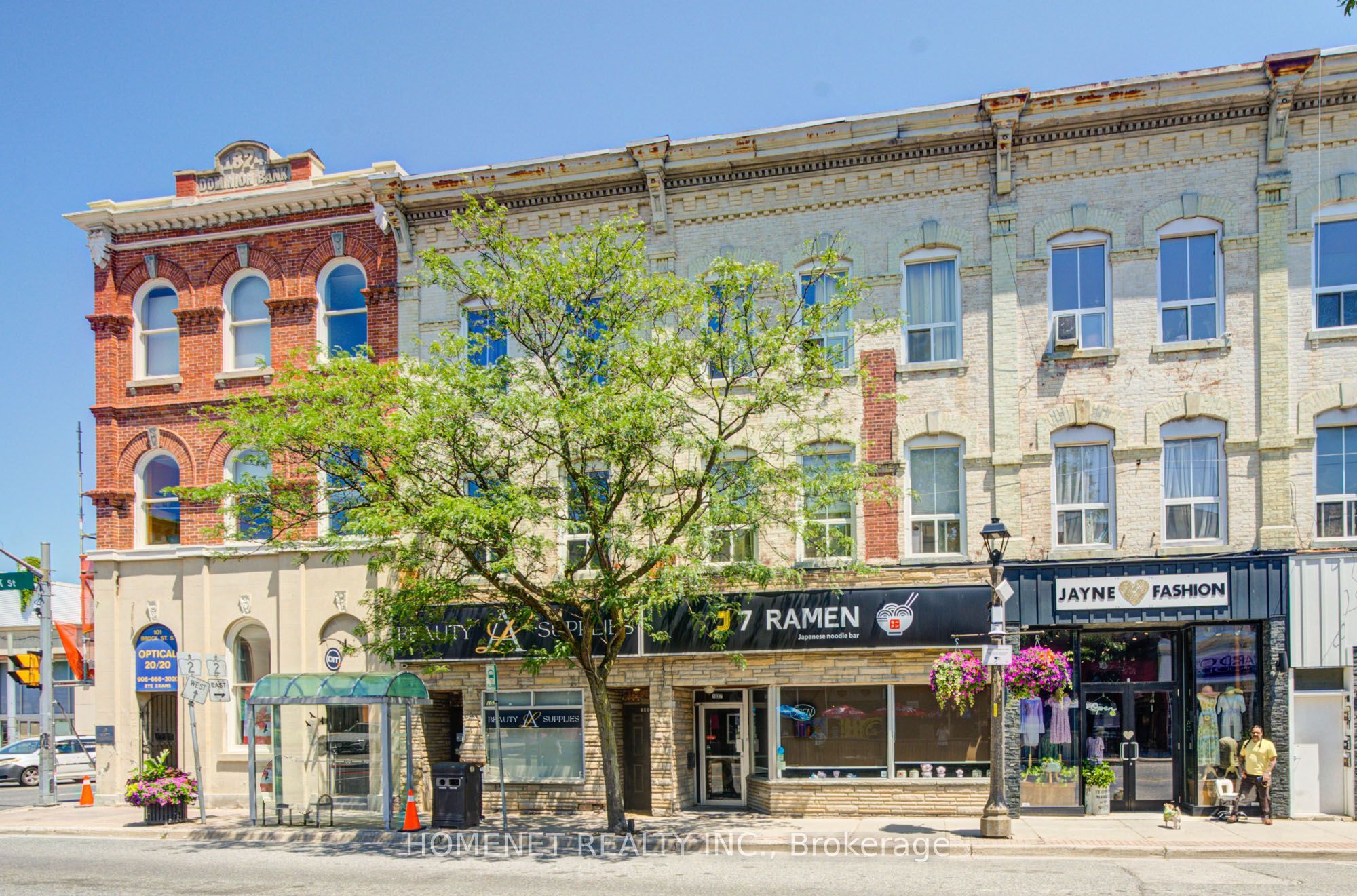 107 Brock Street S