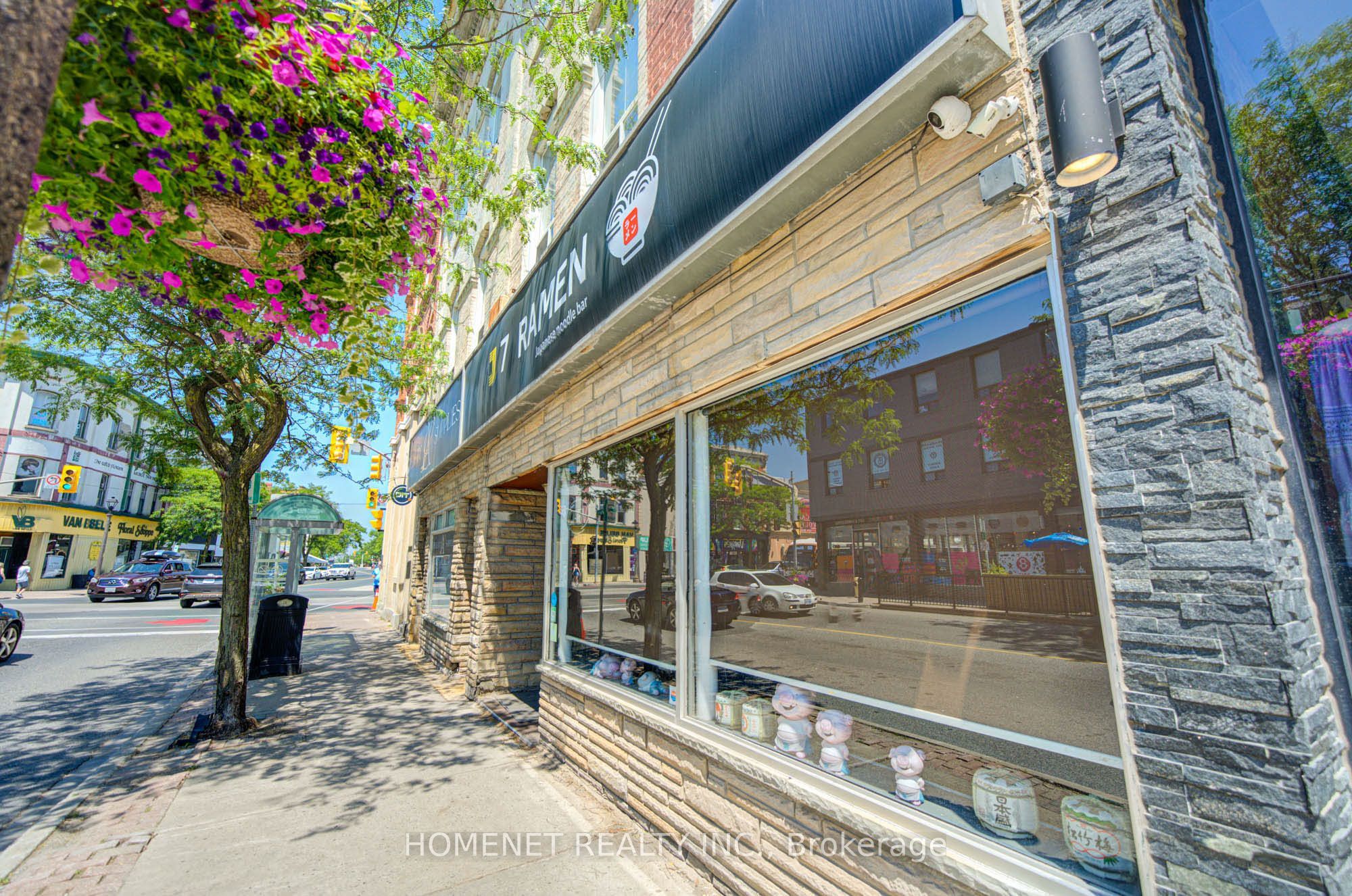 107 Brock Street S