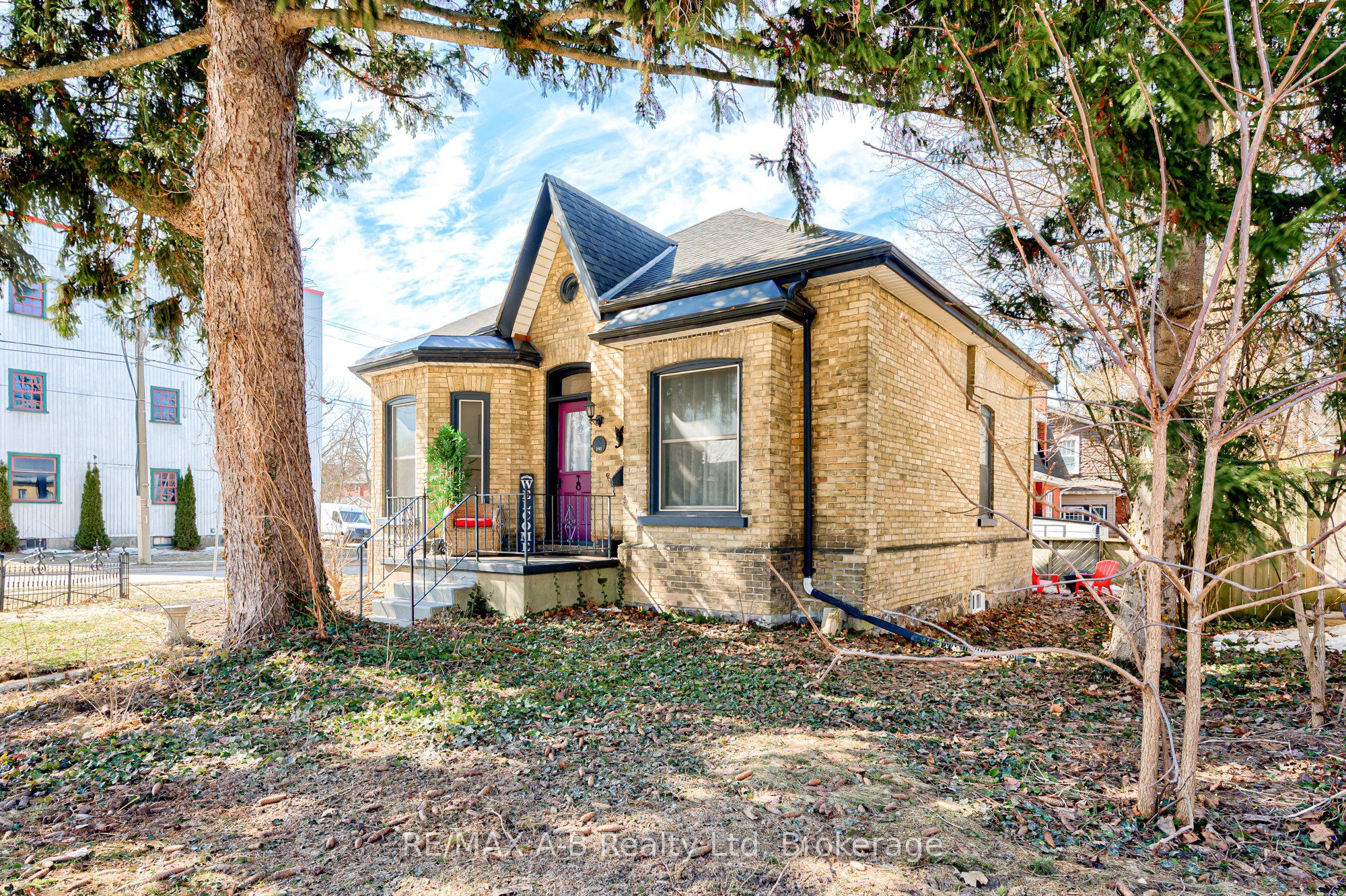 246 Wellington Street