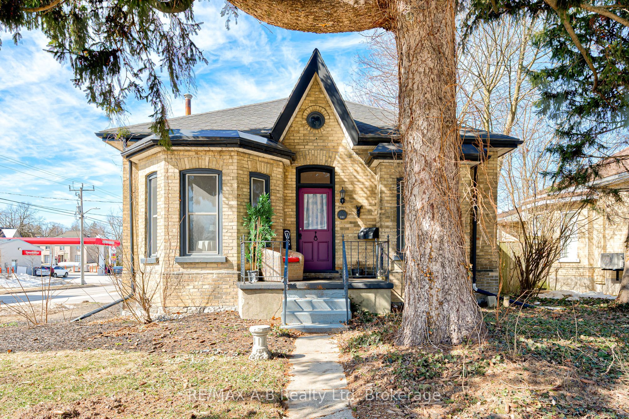 246 Wellington Street