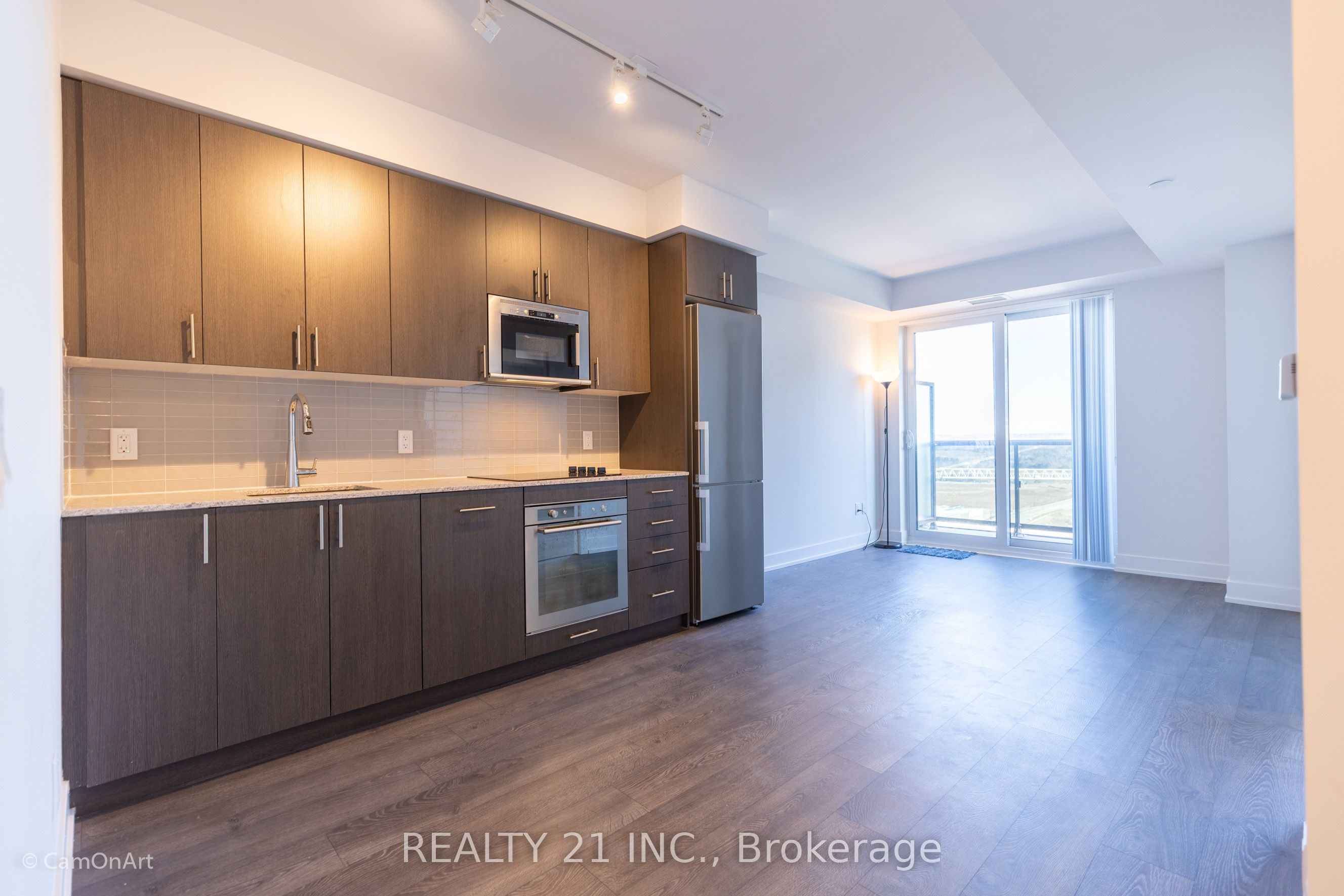 2550 Simcoe Street N 2413