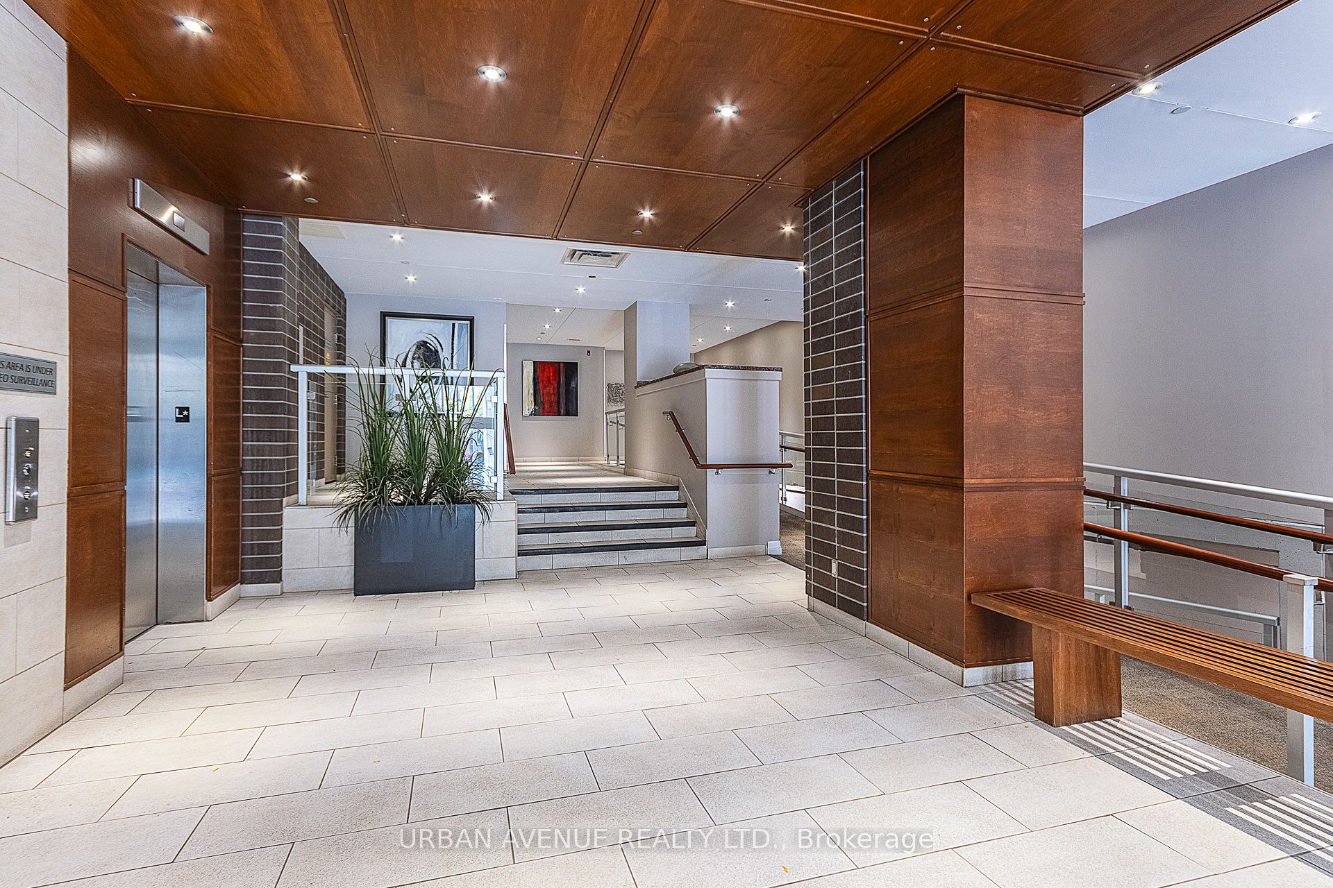 44 Bond Street W 707