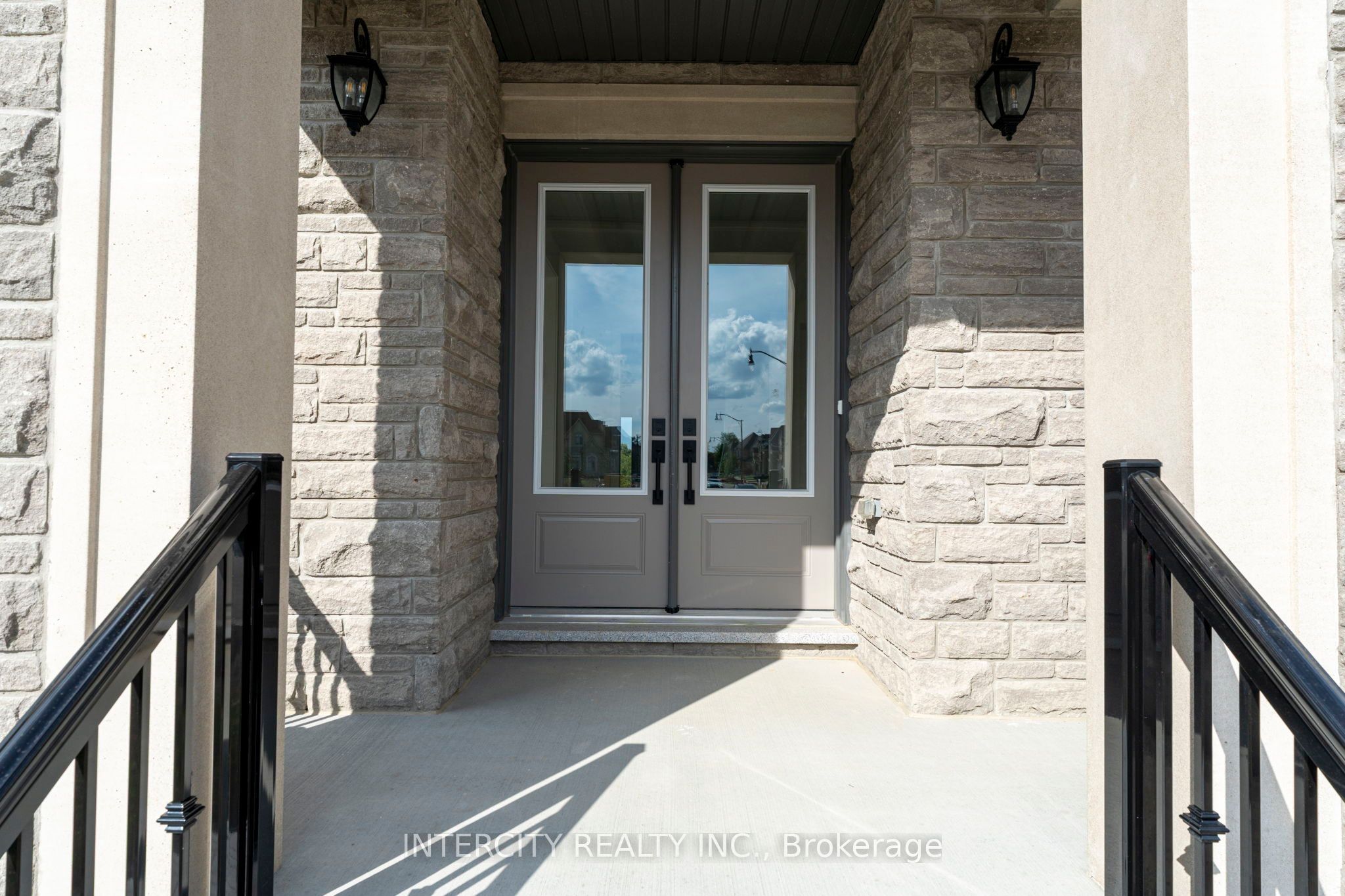 20 Gold Bottom Crescent