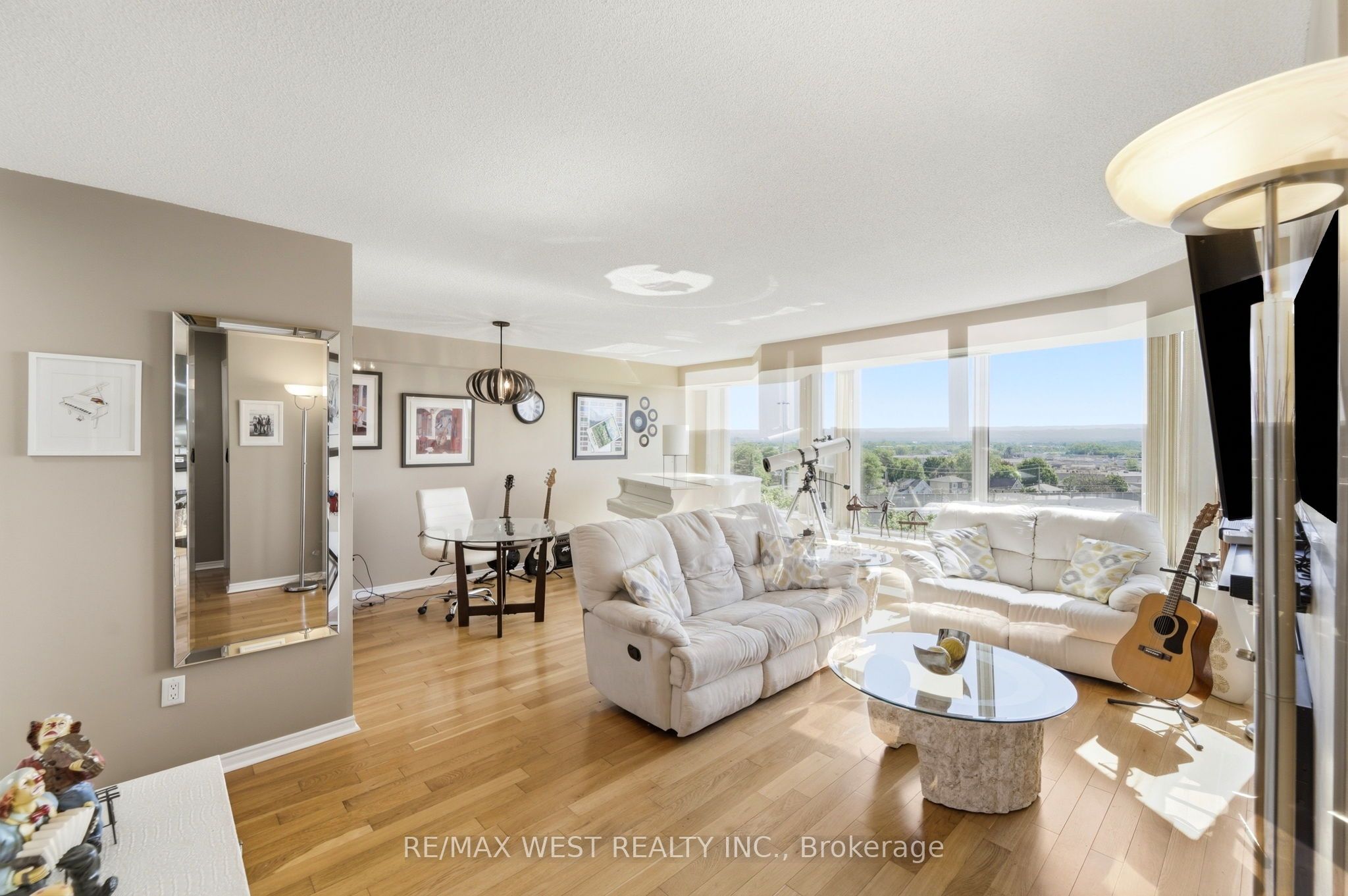 81 Scott Street 808
