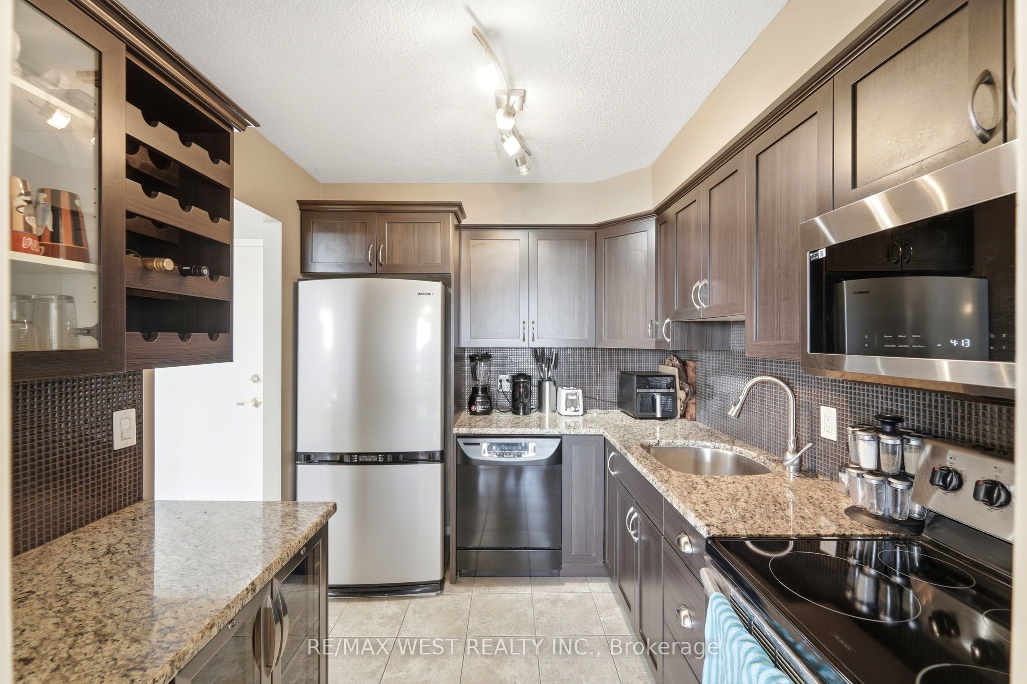 81 Scott Street 808