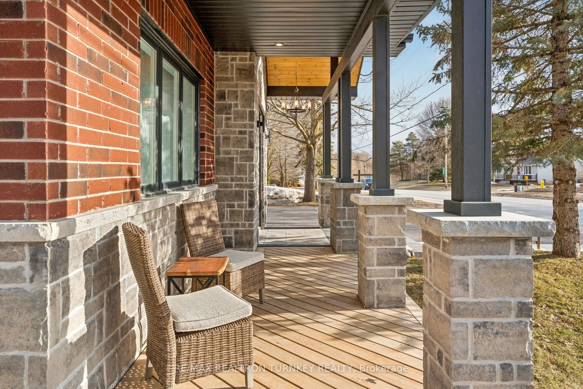 271 Main Street N