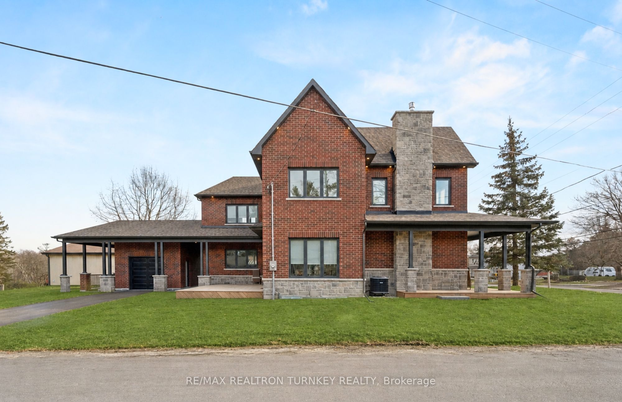 271 Main Street N