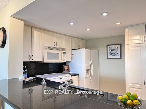 725 King Street W 705