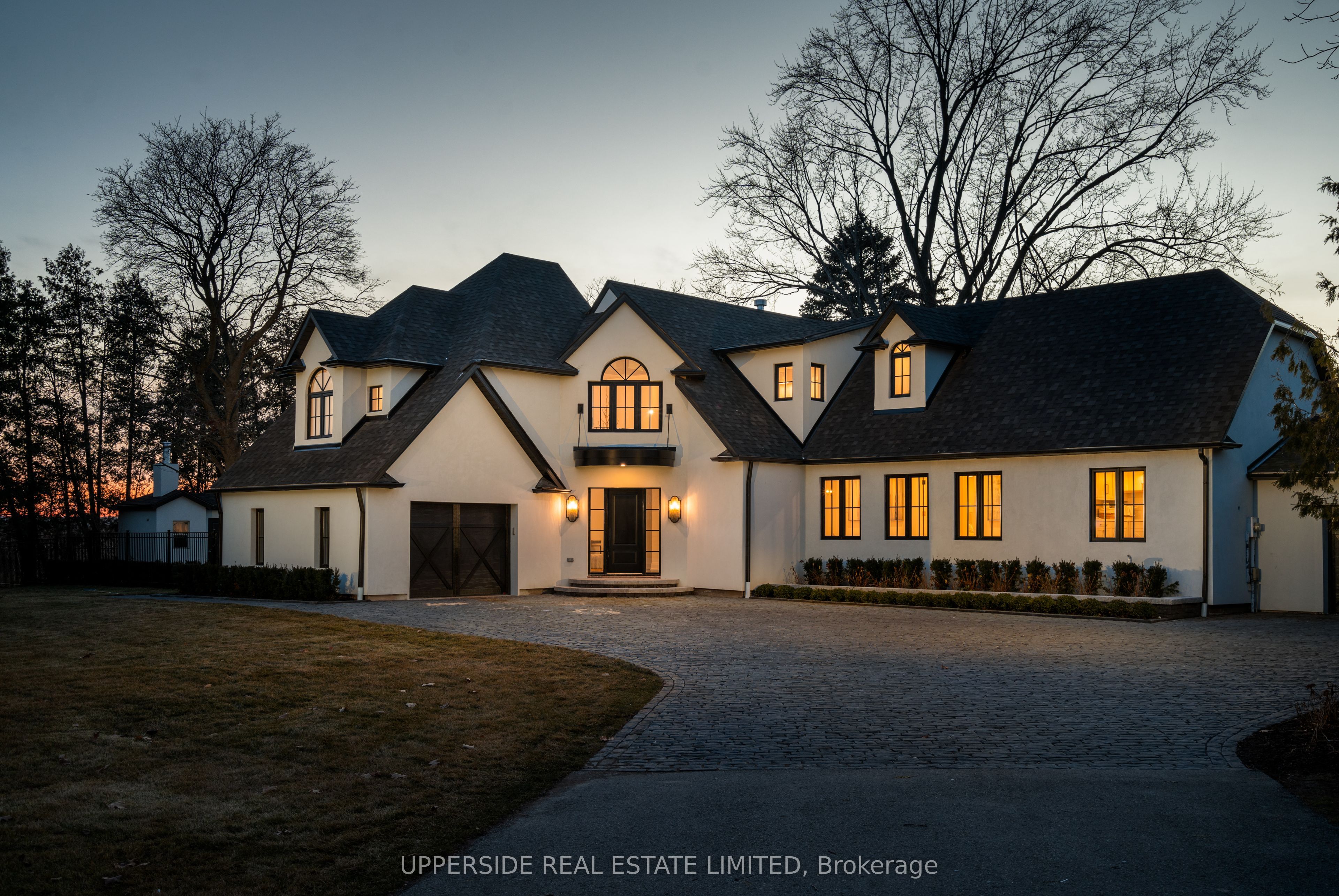 15886 Niagara  River Parkway