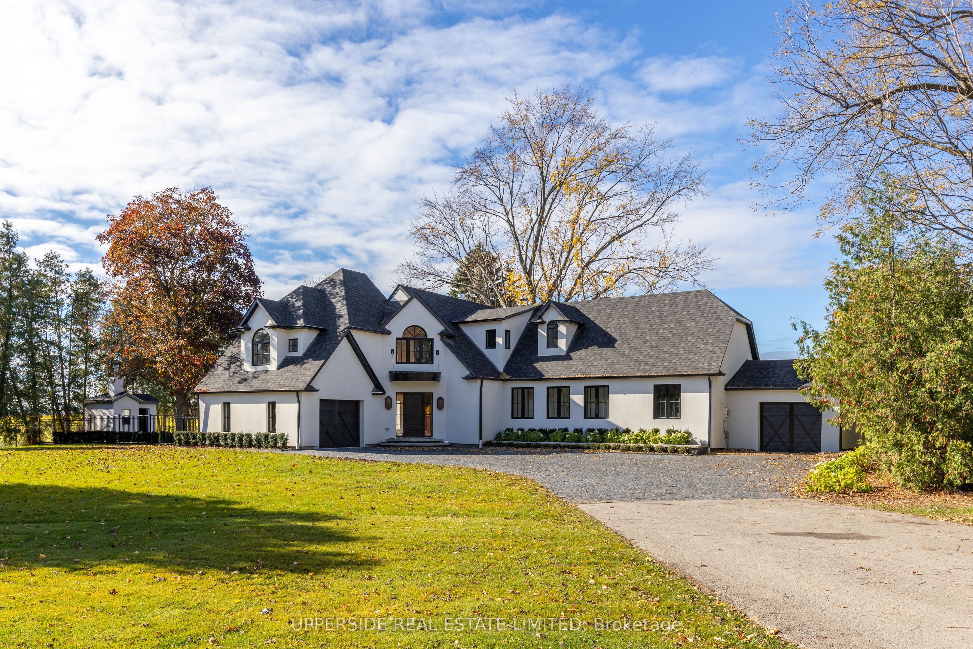 15886 Niagara  River Parkway