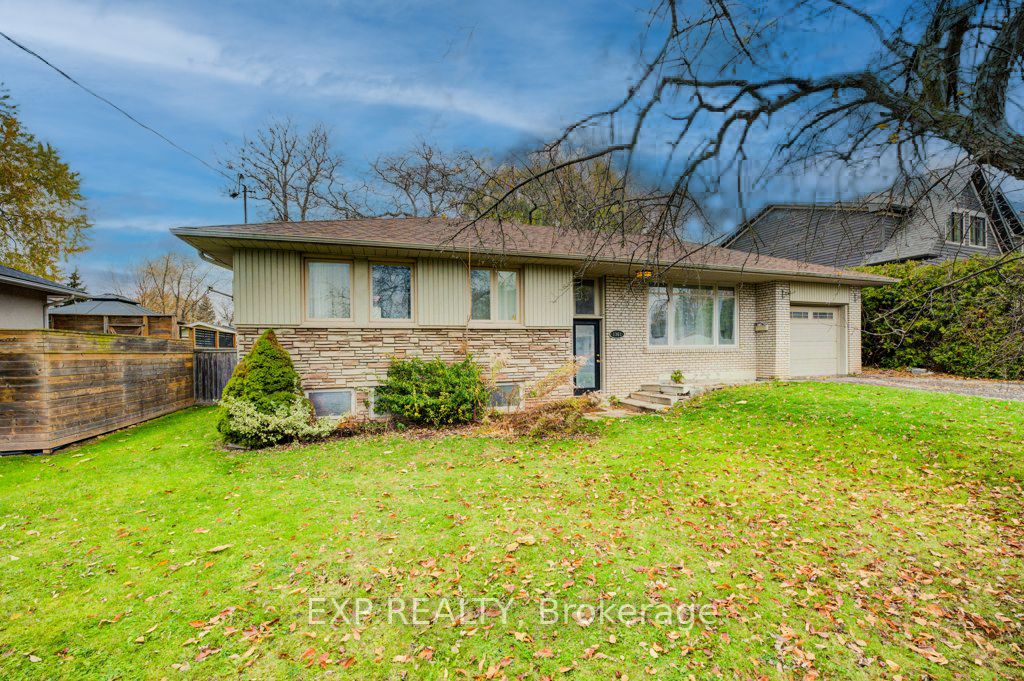 1361 Stanbury Road