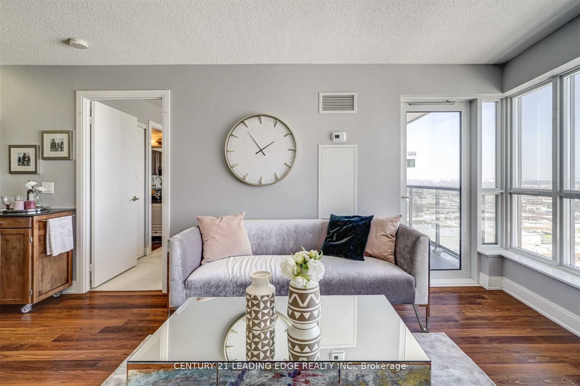 135 Village Green Square 2415