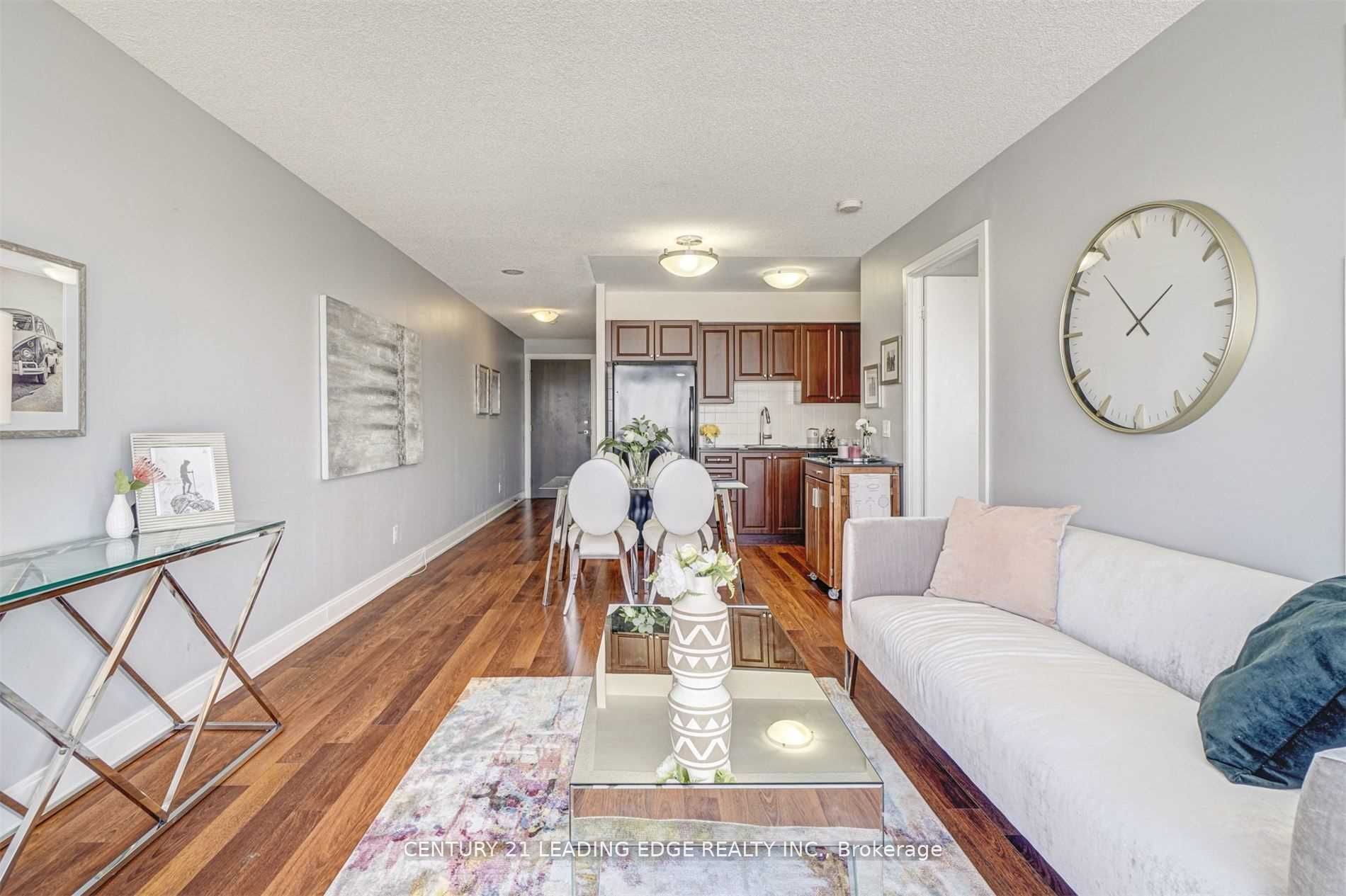 135 Village Green Square 2415