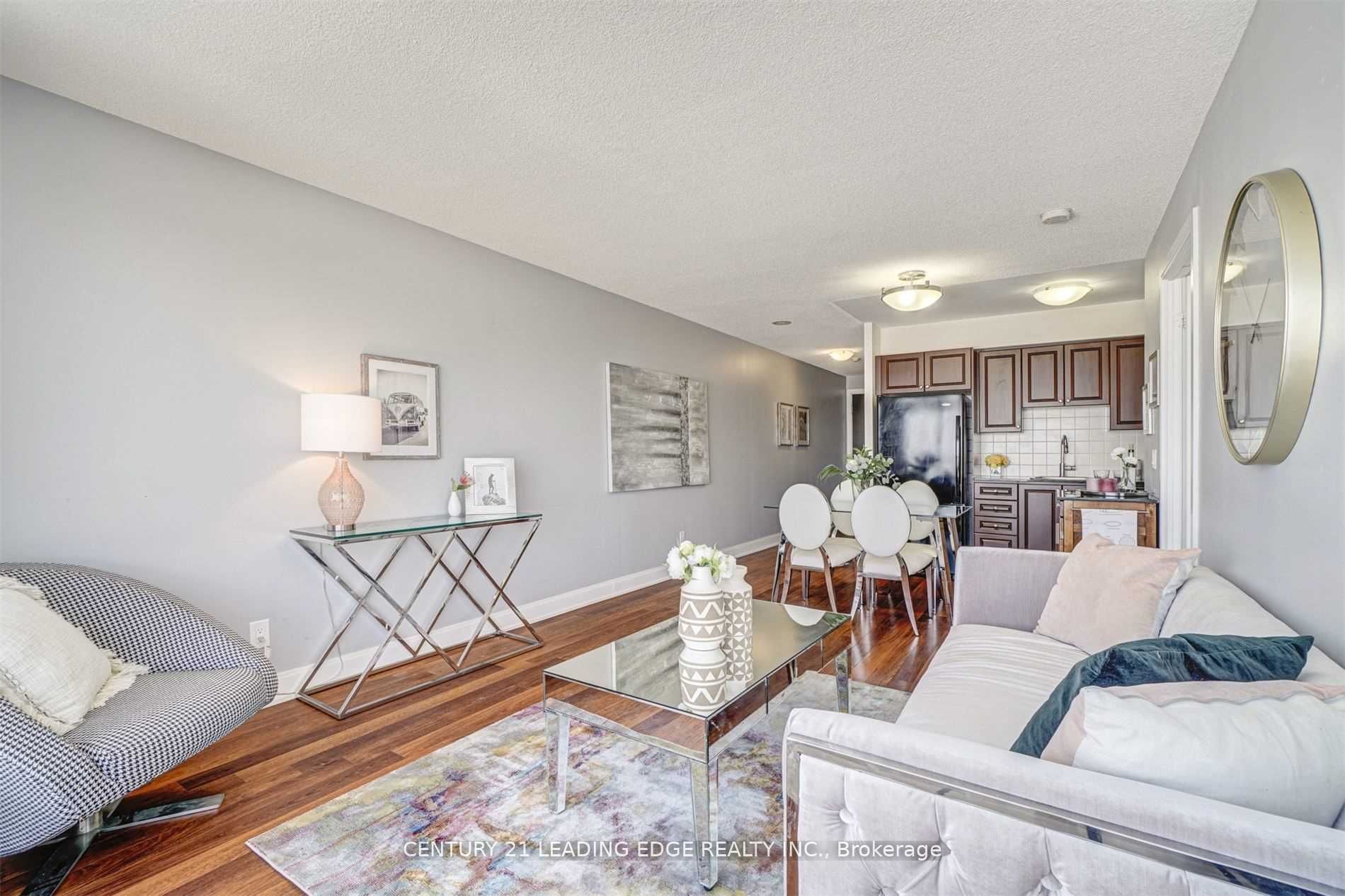 135 Village Green Square 2415