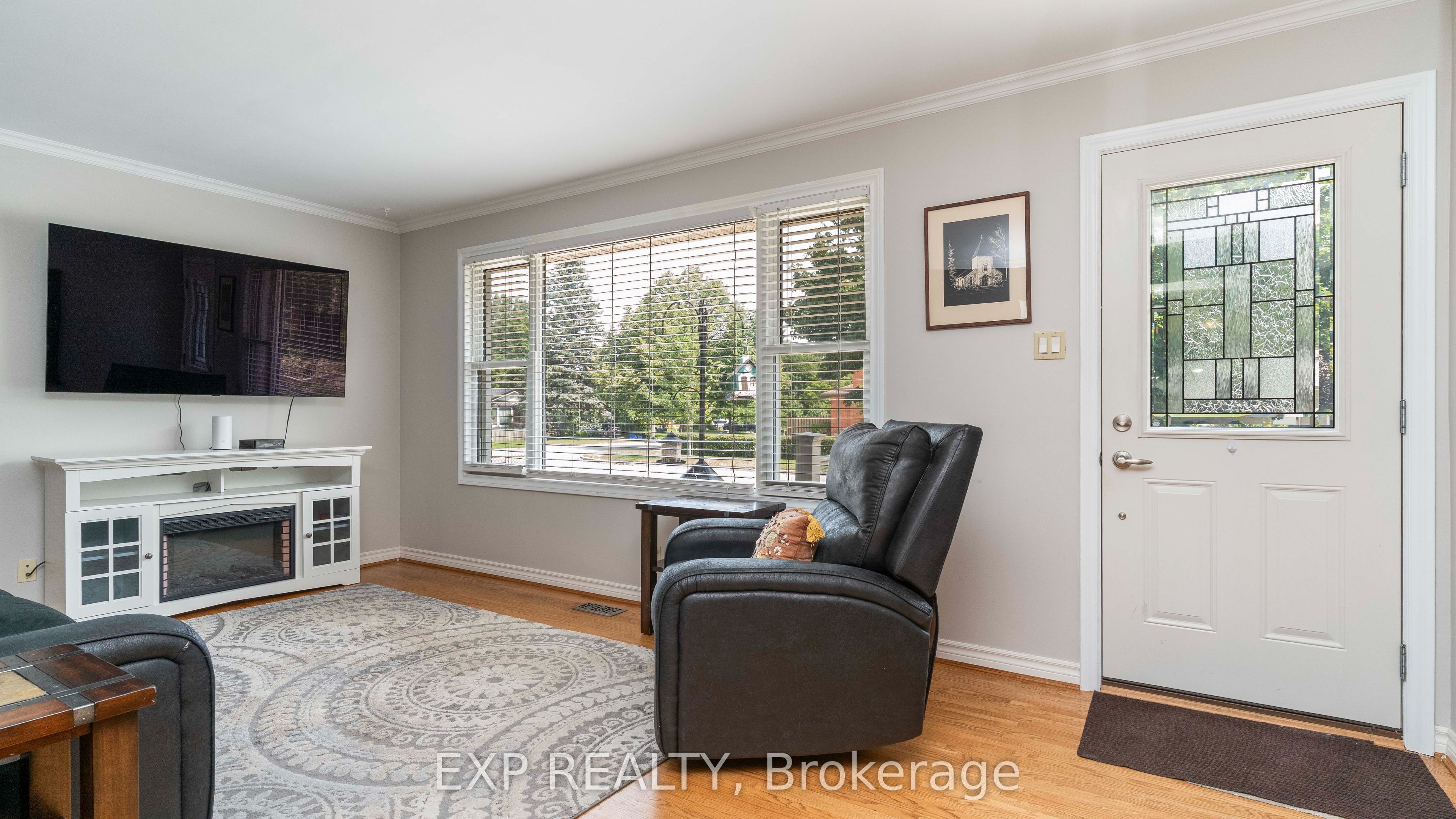 295 Tweedsmuir Avenue