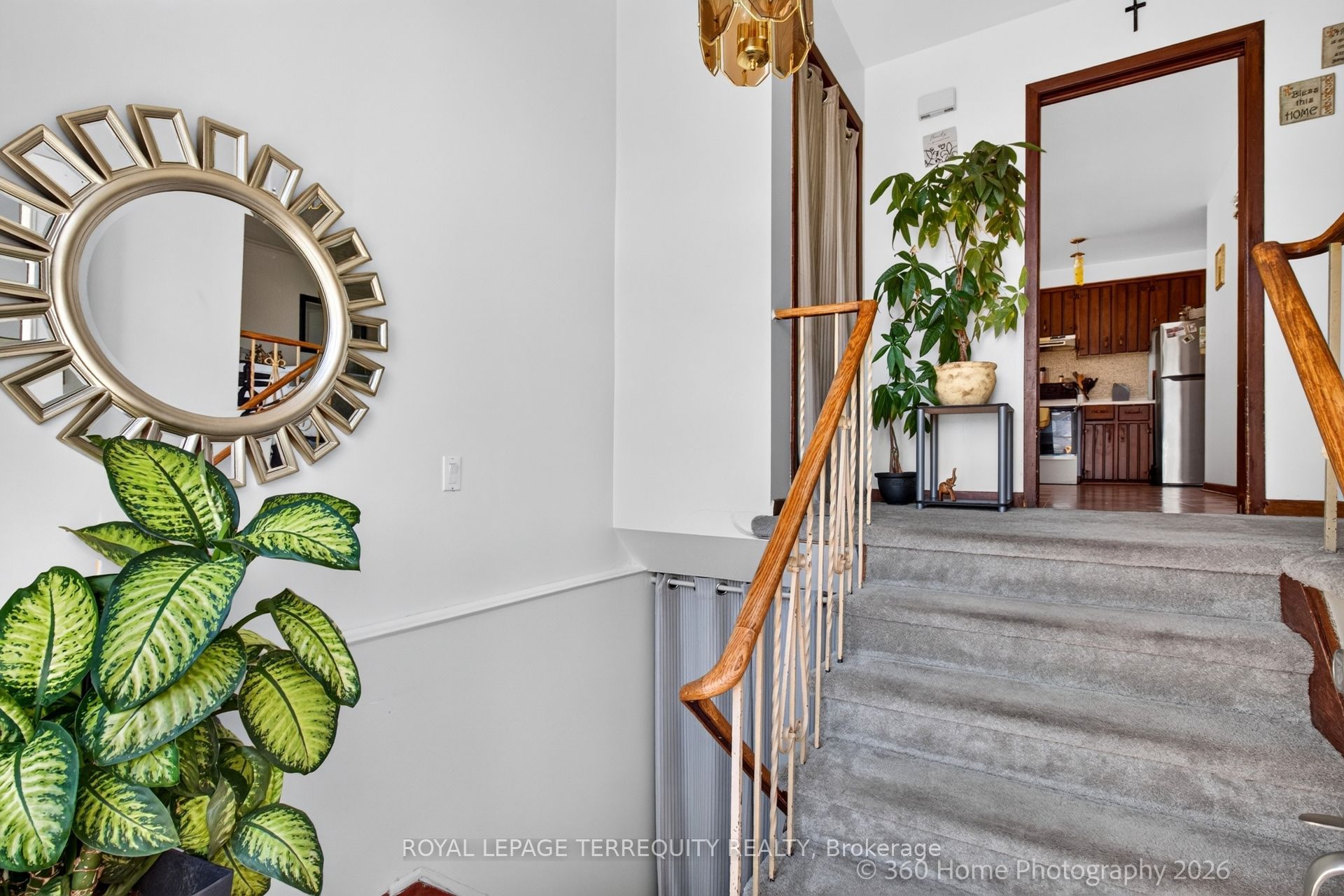 88 Central Parkway W