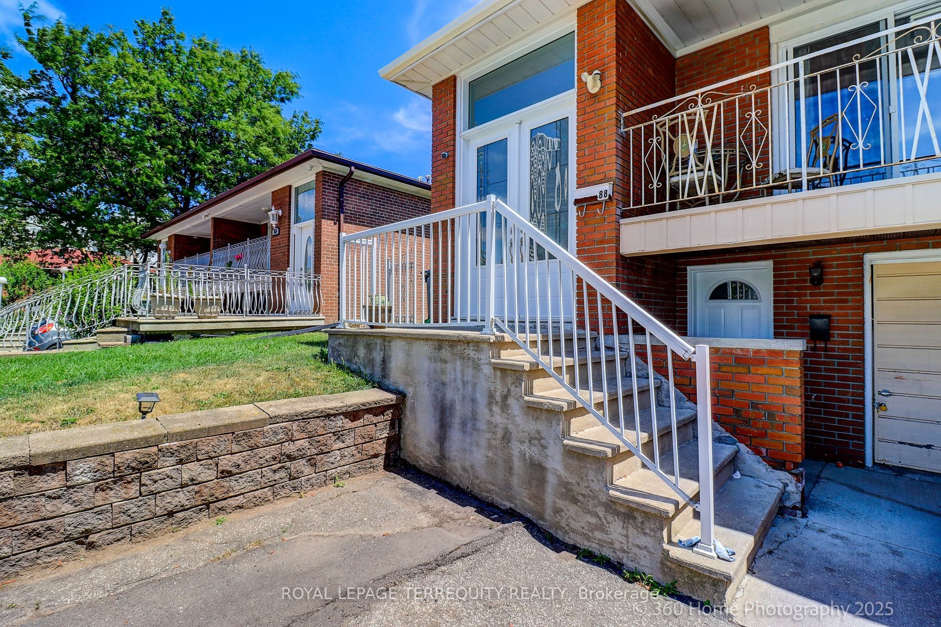 88 Central Parkway W