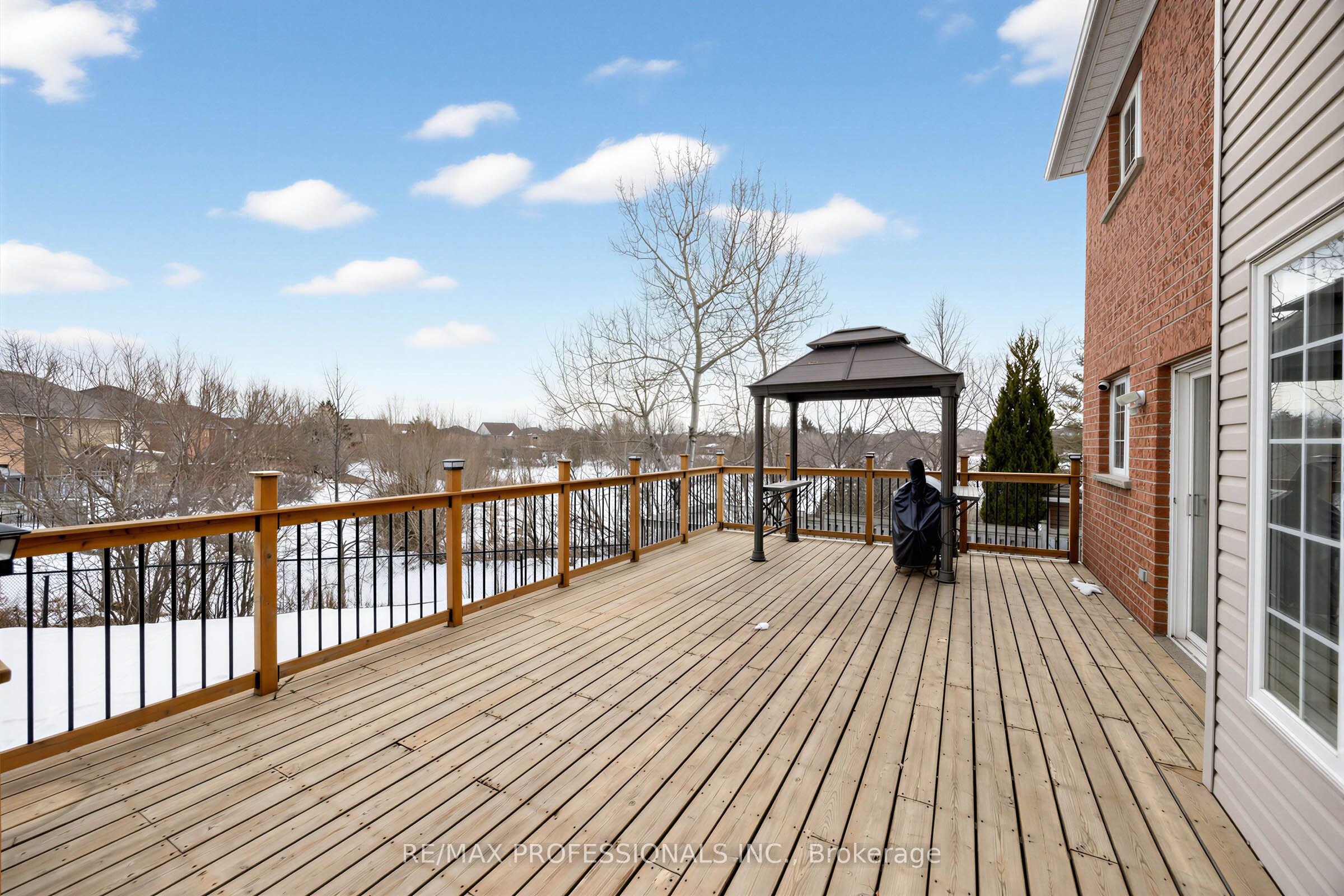 18 Brambirch Crescent