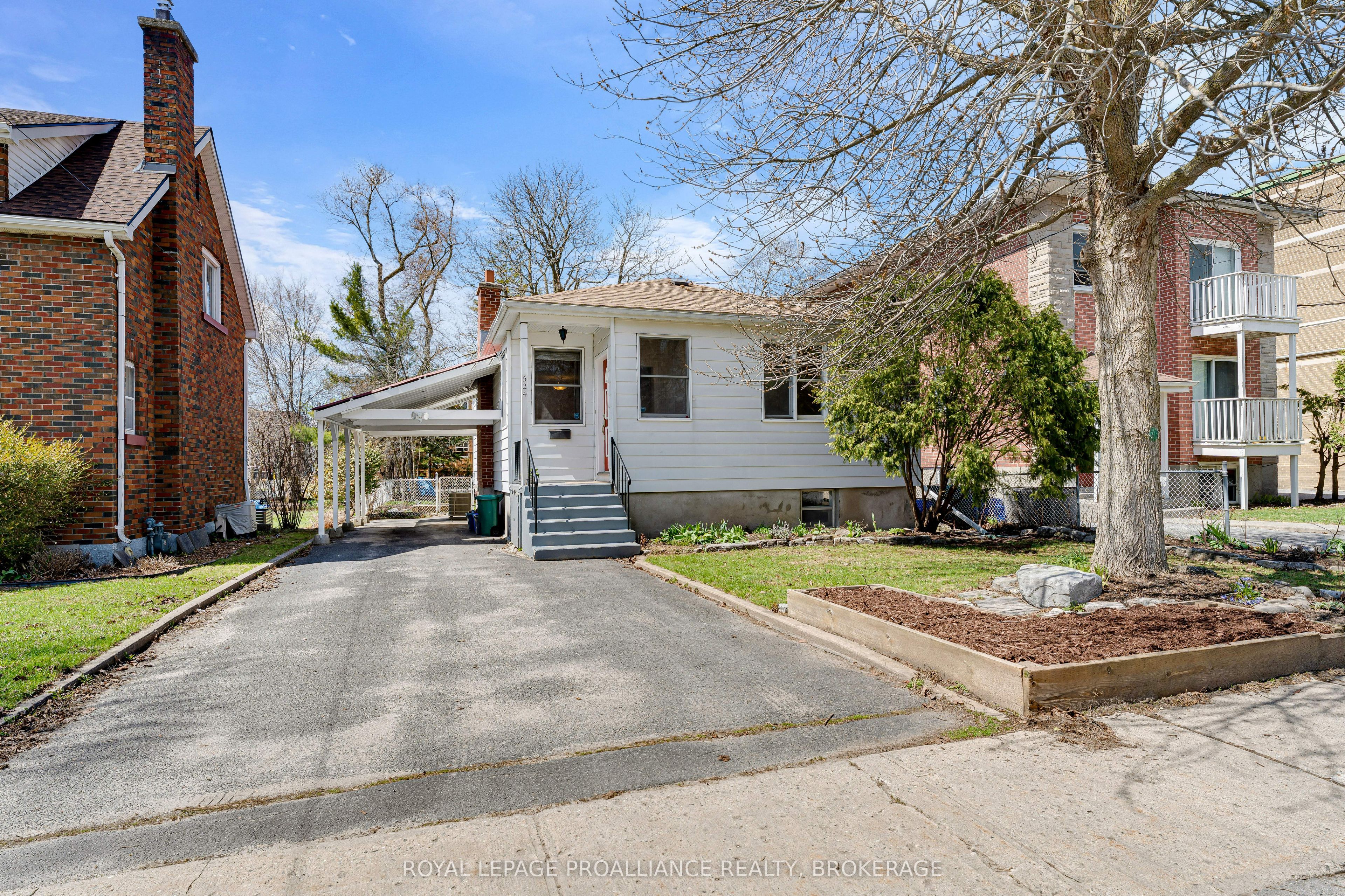 524 College Street