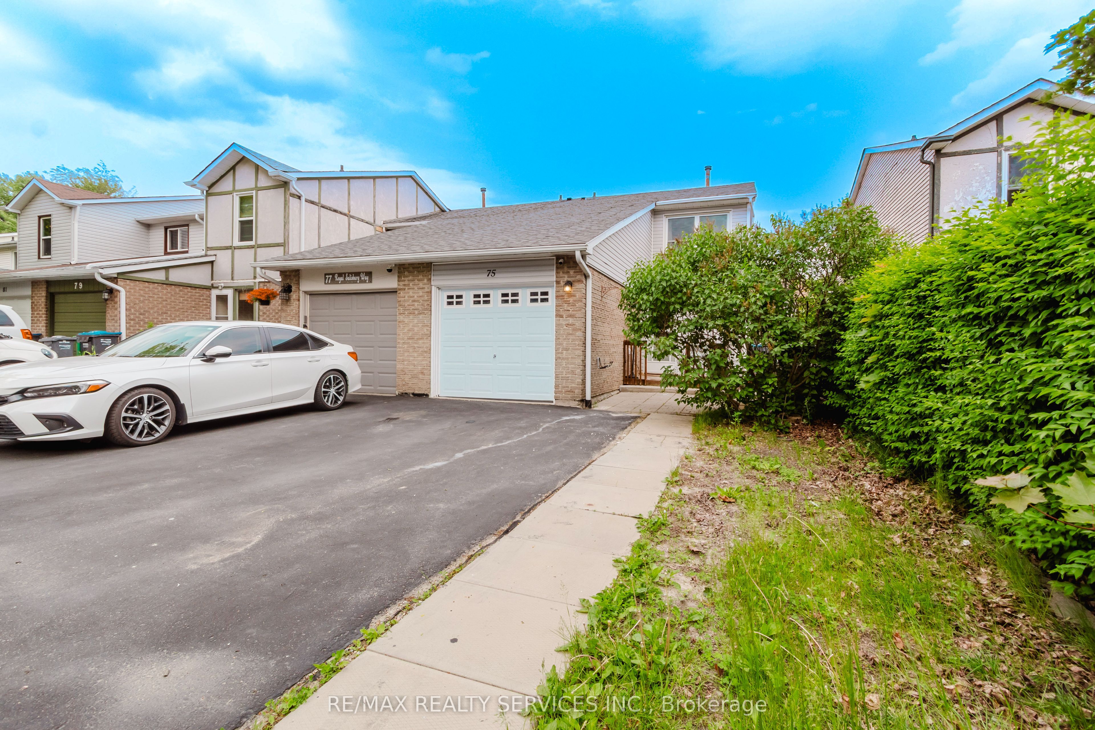 75 Royal Salisbury Way