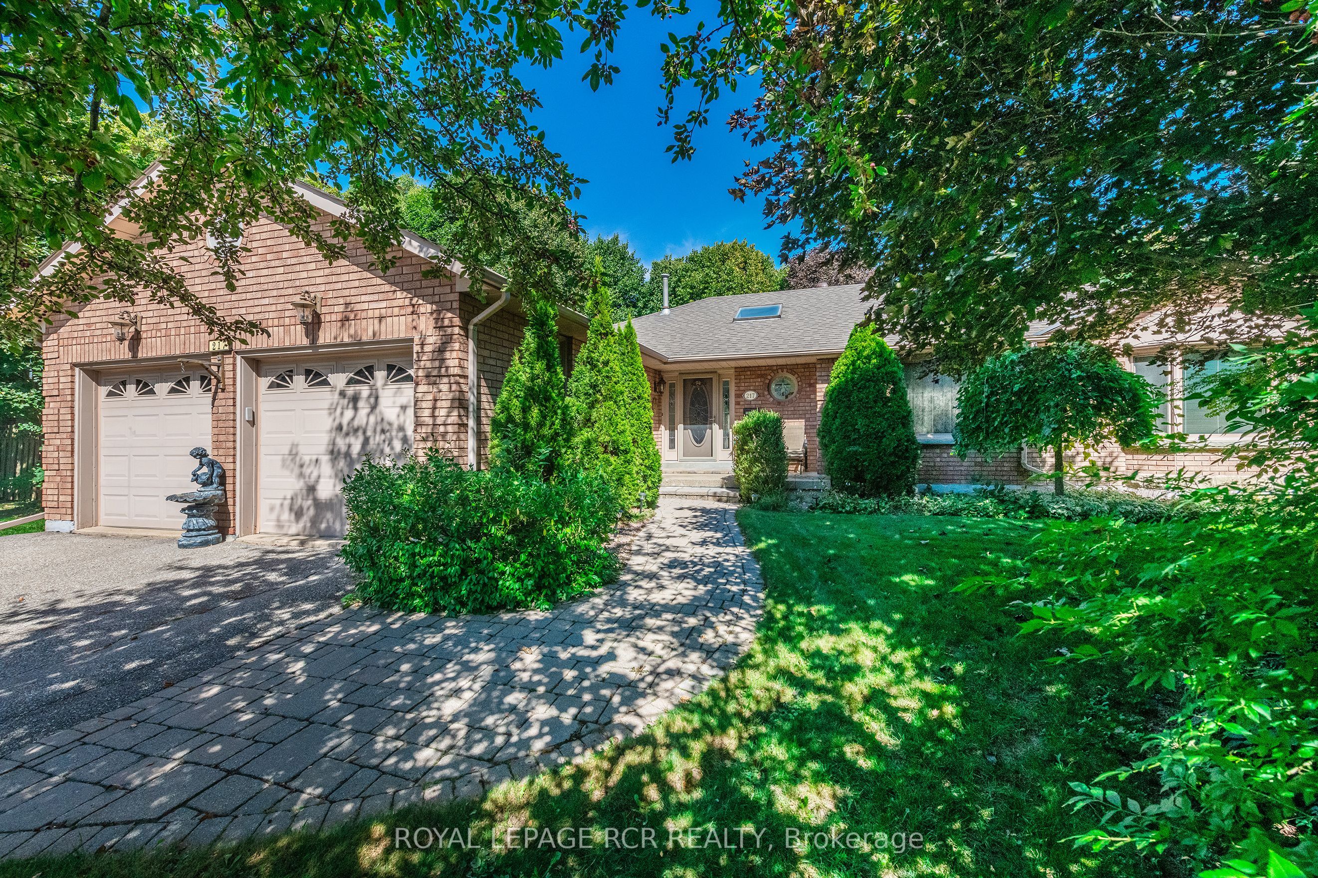 217 Oakwood Crescent